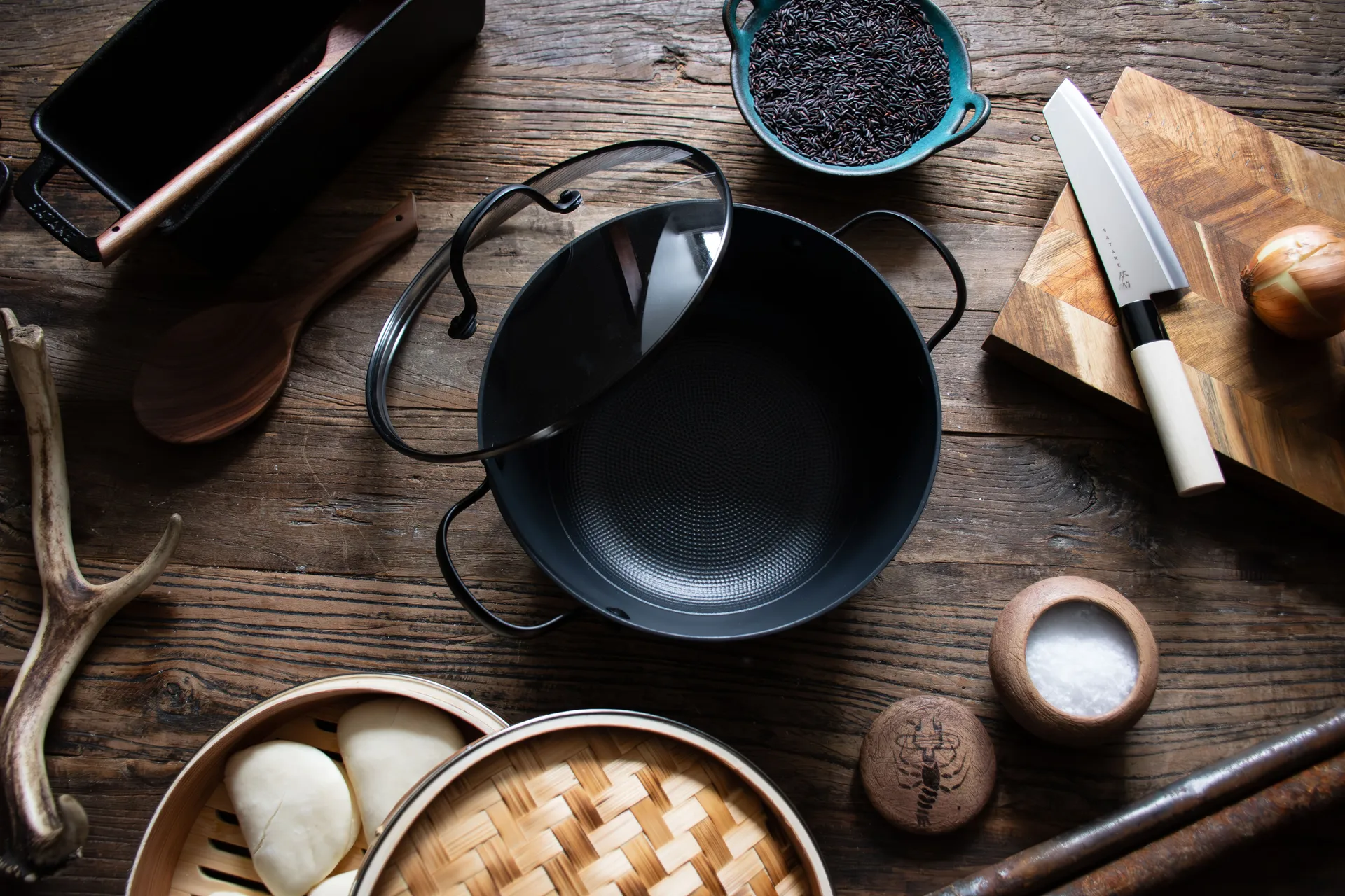 Satake sauteerpan van lichtgewicht gietijzer met glazen deksel, 24 cm Satake