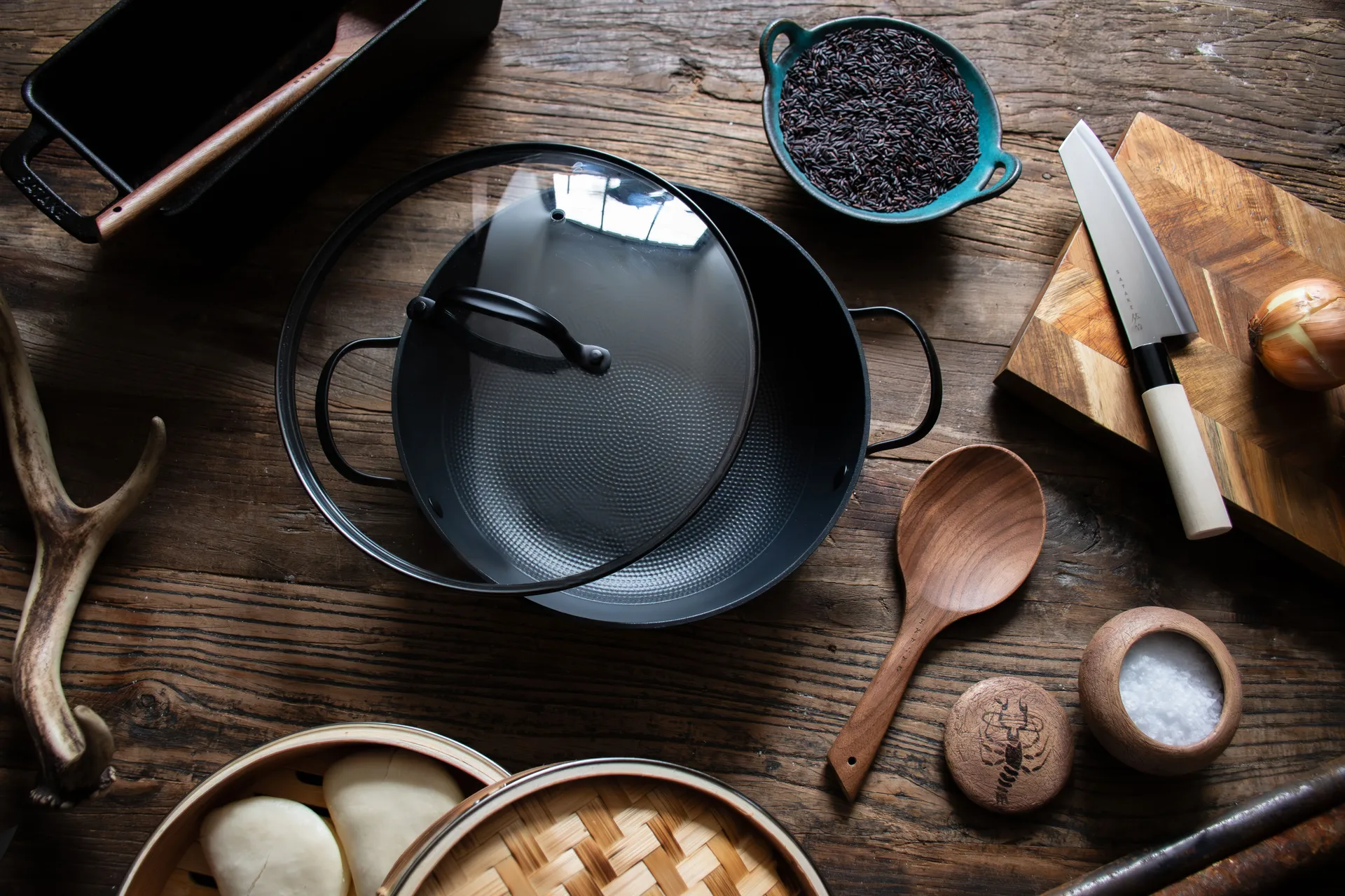 Satake sauteerpan van lichtgewicht gietijzer met glazen deksel, 26 cm Satake