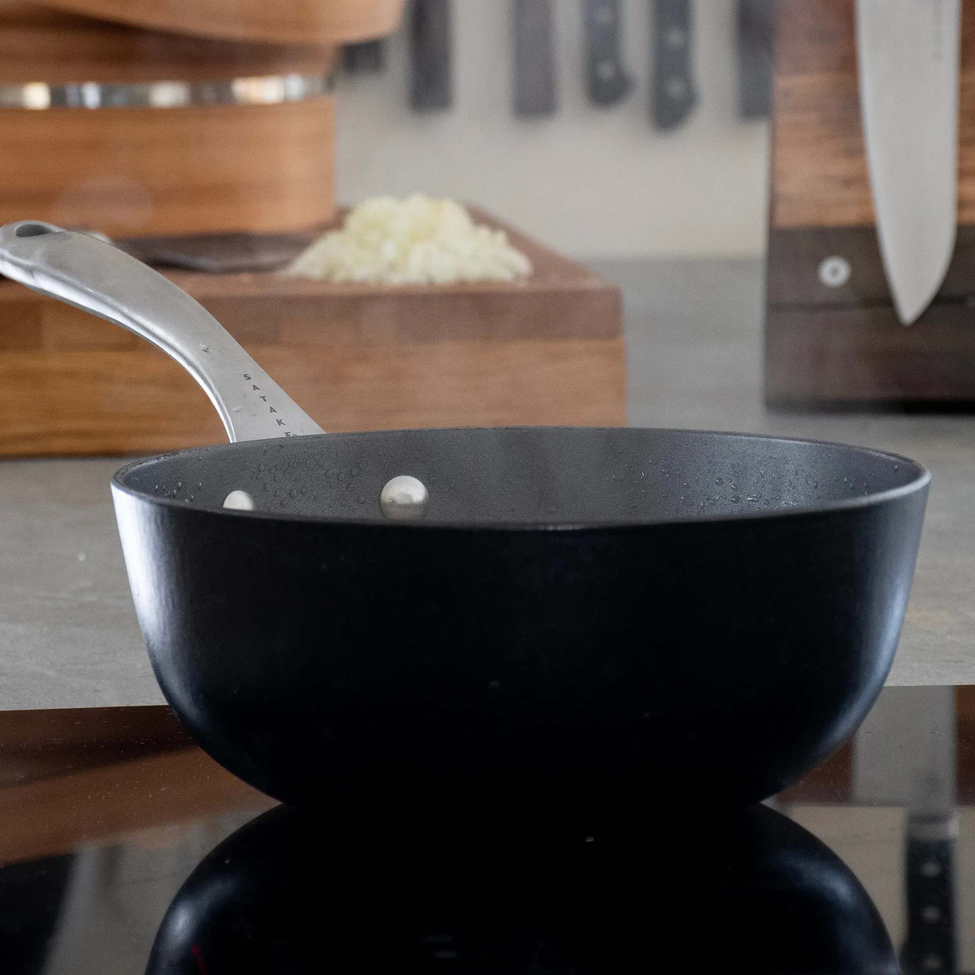 Satake sauteersteelpan met glazen deksel 2-delig, 2 L Satake