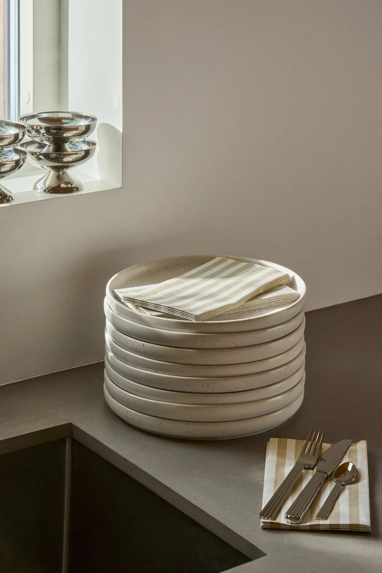 Bold Stripe papieren servet, Wit-beige, 15-pack, 33x40 cm Scandi Essentials