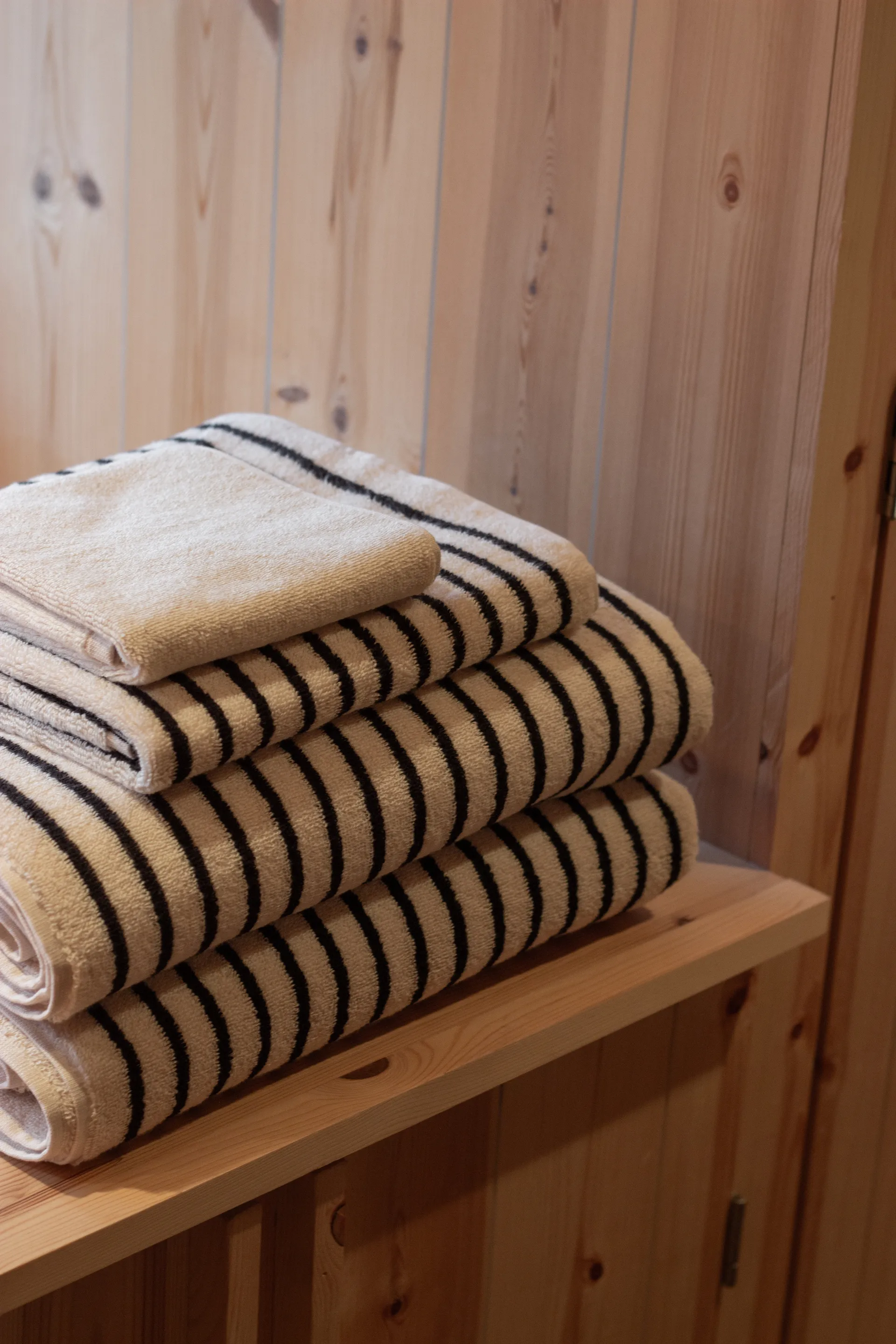 Drift badhanddoeken 100x150 cm 2-pack - Wit-zwart,  Scandi Living