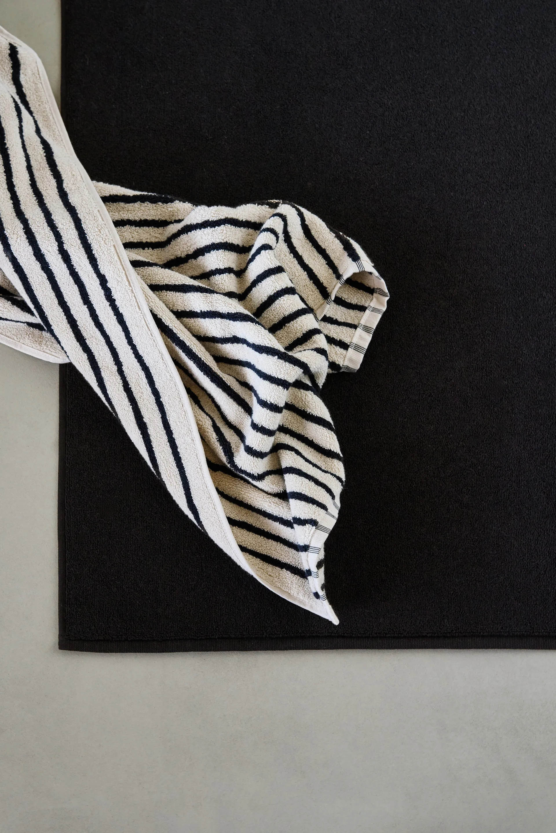 Drift badmat 50x70 cm, Zwart Scandi Living