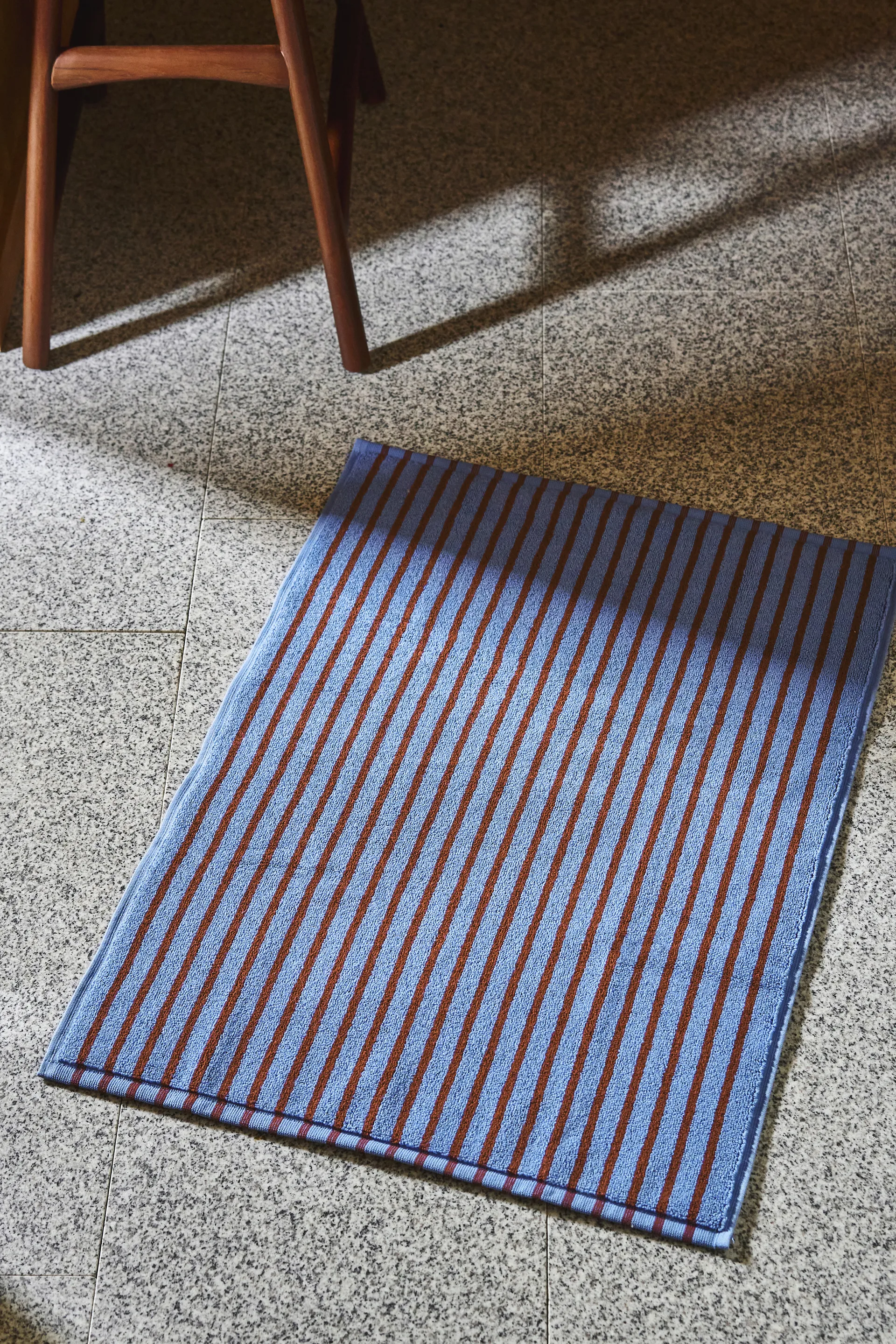 Drift badmat 50x70cm, Blauw-rood Scandi Living