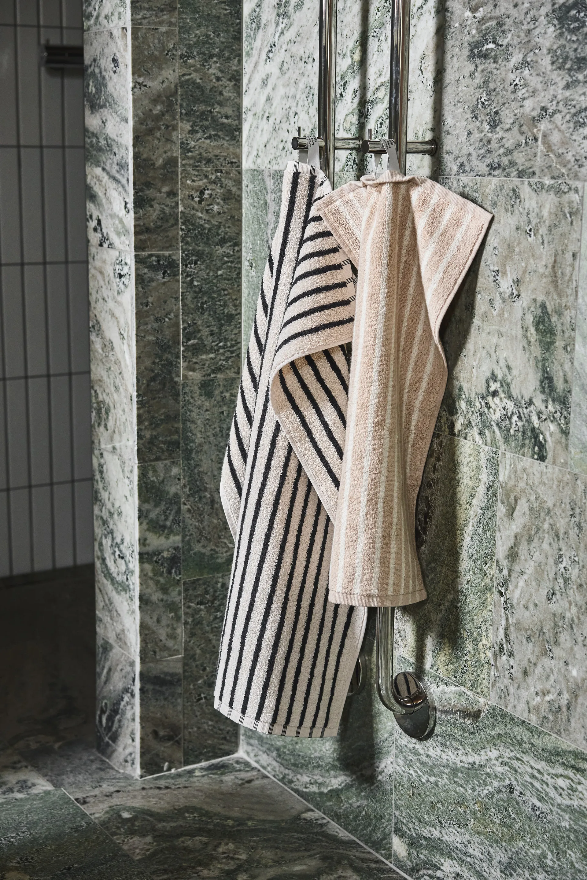 Drift handdoek 30x50 cm., Beige-wit Scandi Living