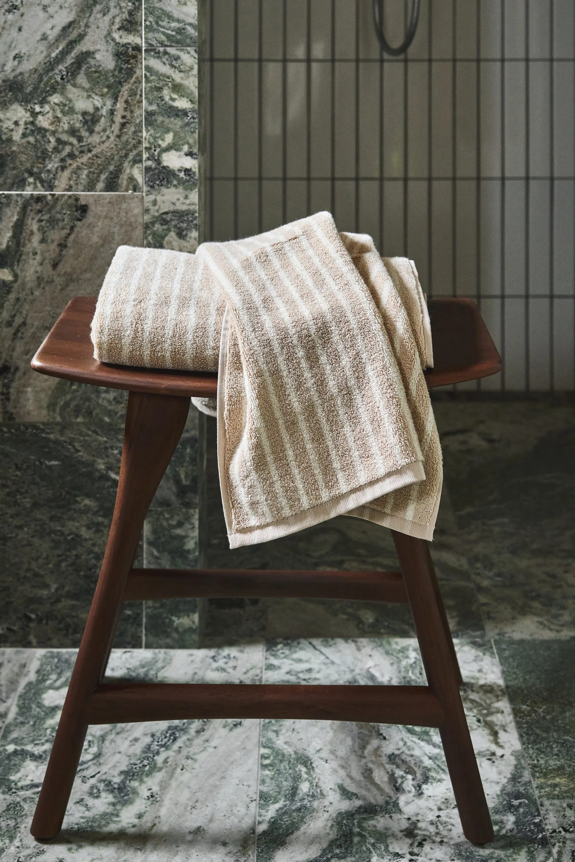 Drift handdoek 50x70 cm, Beige-wit Scandi Living
