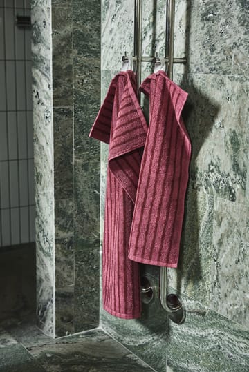 Drift handdoek 50x70 cm - Roze-rood - Scandi Living