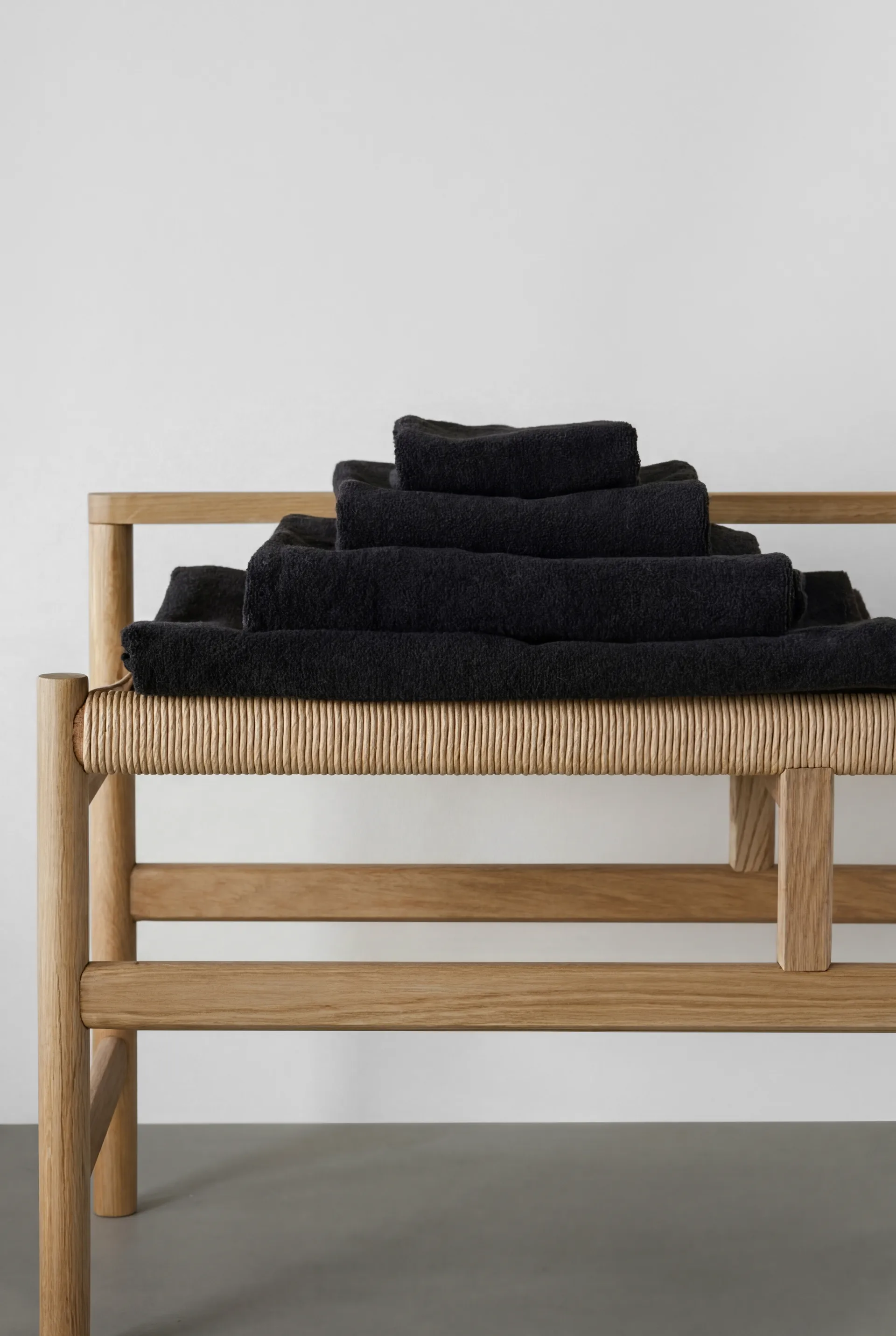 Drift handdoek 50x70 cm, Zwart Scandi Living