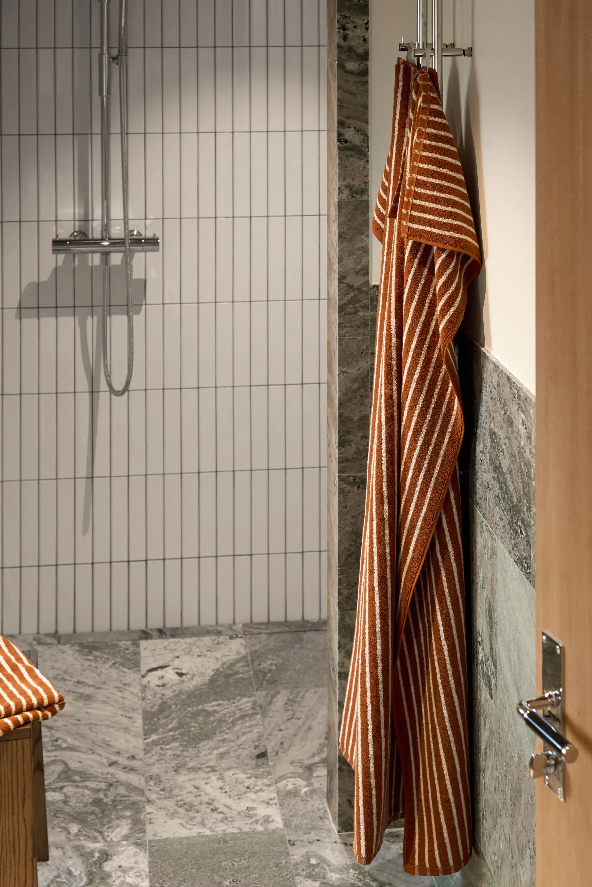 Drift handdoekenset 4-delig - Bruin-wit Scandi Living