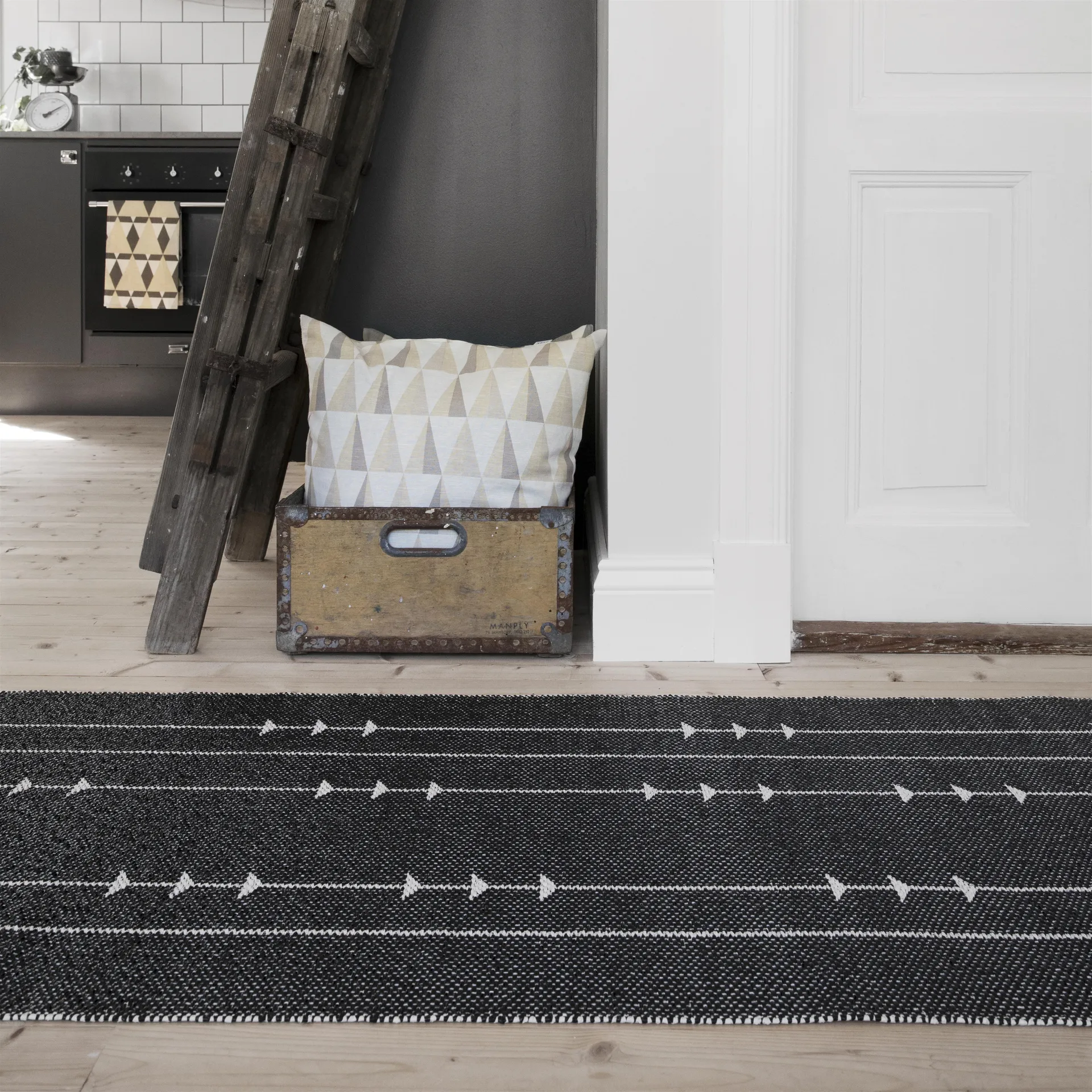 Fir vloerkleed nude-black, 70 x 150 cm. Scandi Living
