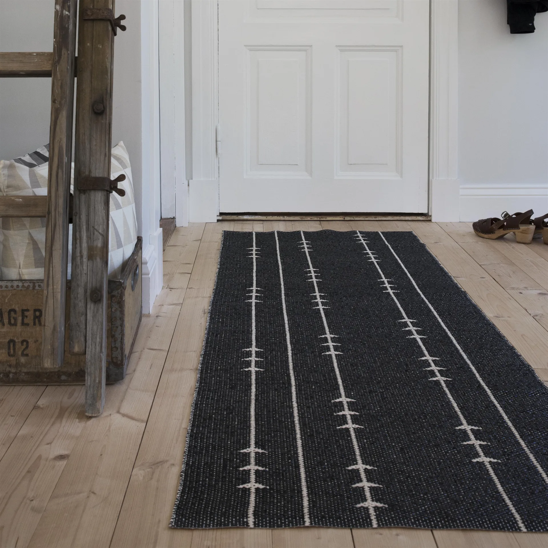 Fir vloerkleed nude-black, 70 x 150 cm. Scandi Living