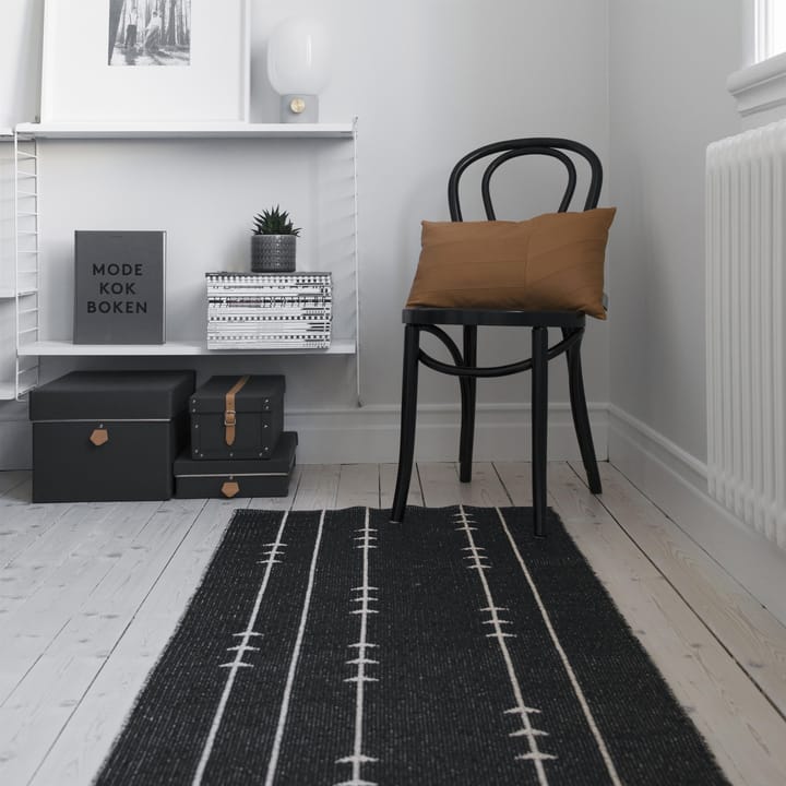 Fir vloerkleed nude-black, 70 x 250 cm. Scandi Living