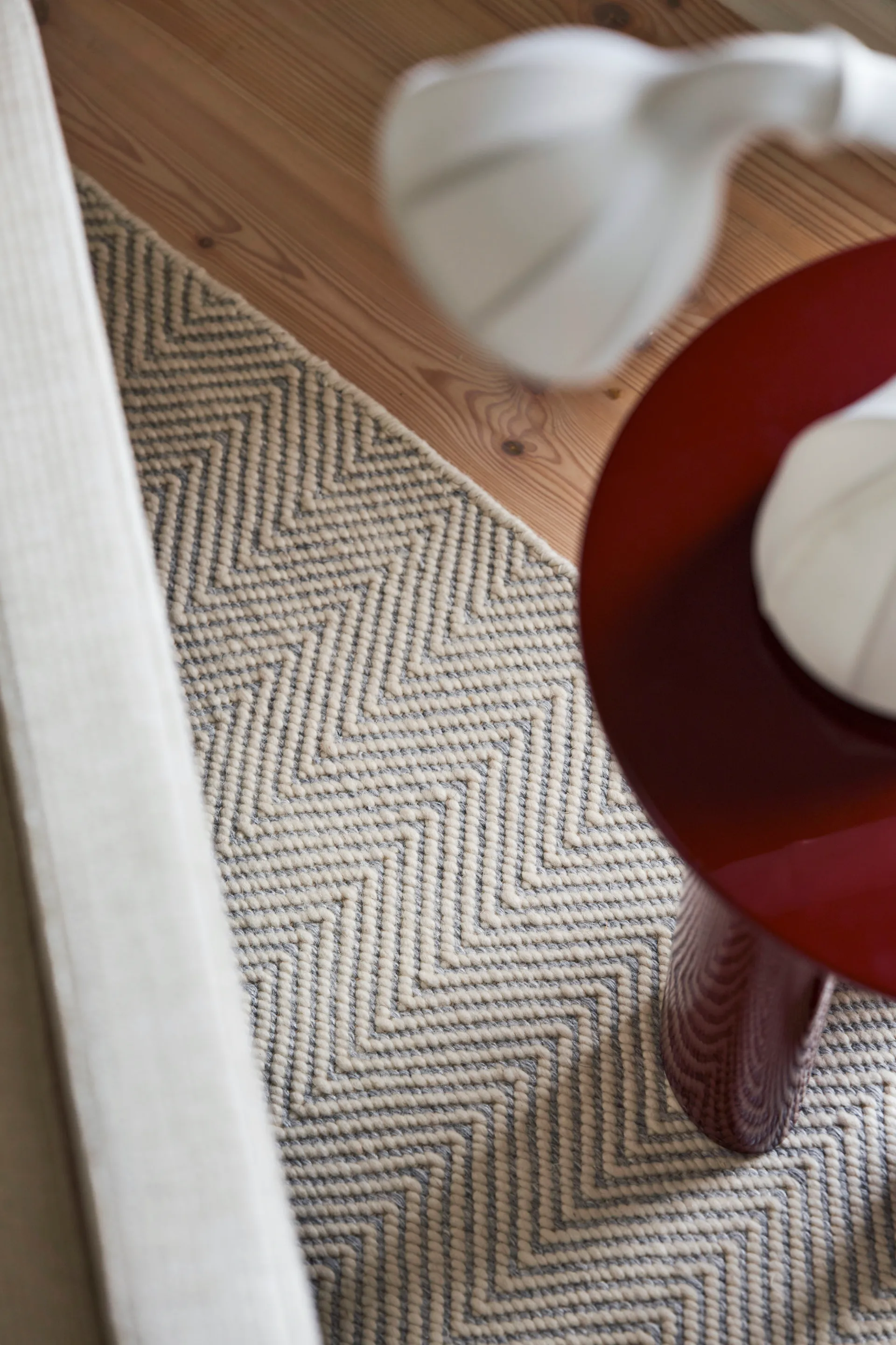 Furrow vloerkleed natuurwit/grijs, 80x240 cm Scandi Living