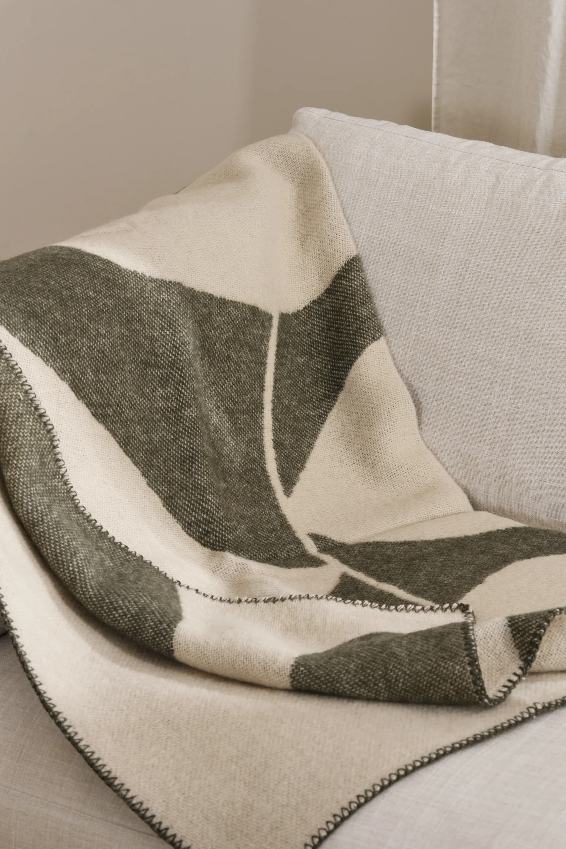 Leaf wollen plaid 130x180 cm, Khaki groen Scandi Living