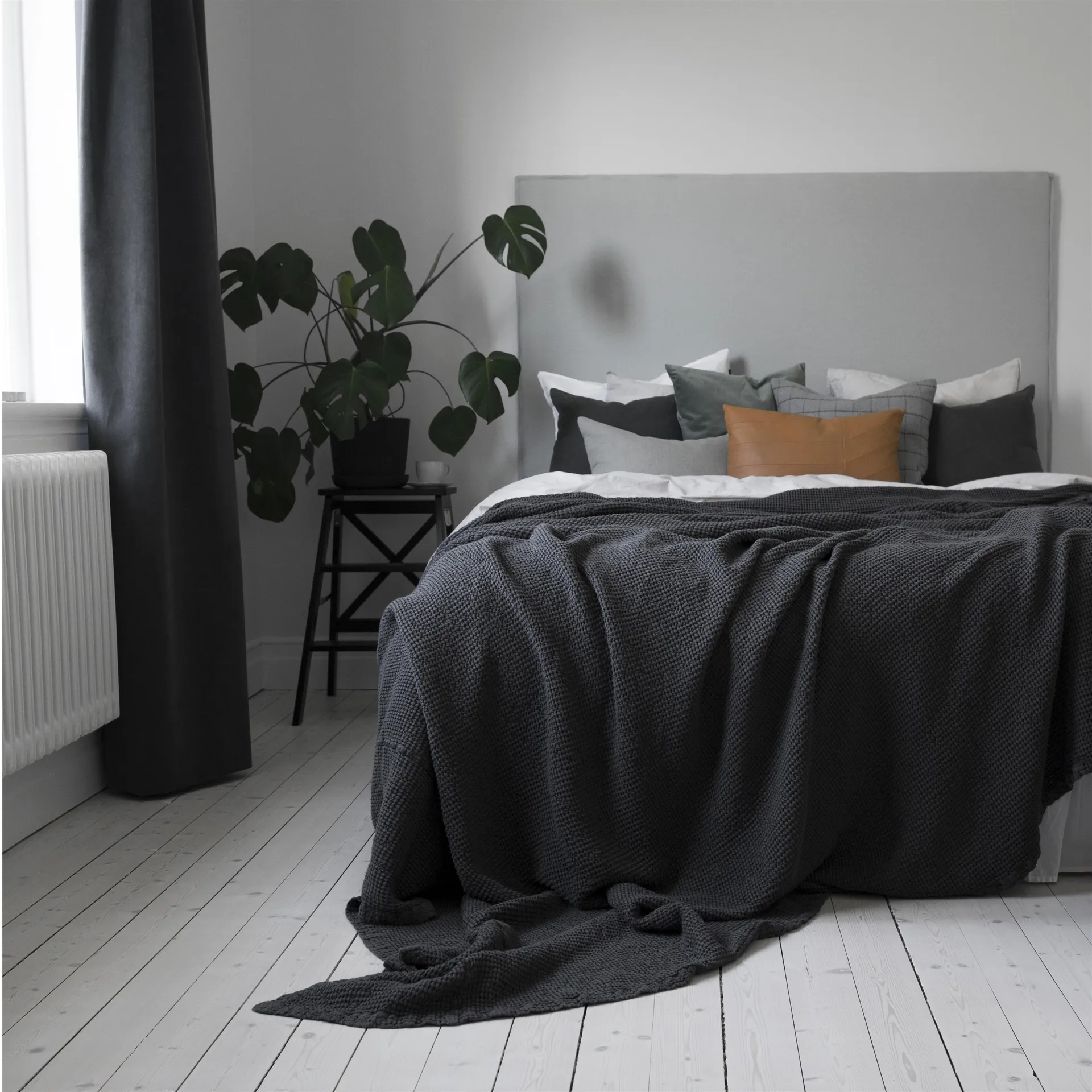 Moss bedsprei 260 x 260 cm., charcoal (grijs) Scandi Living