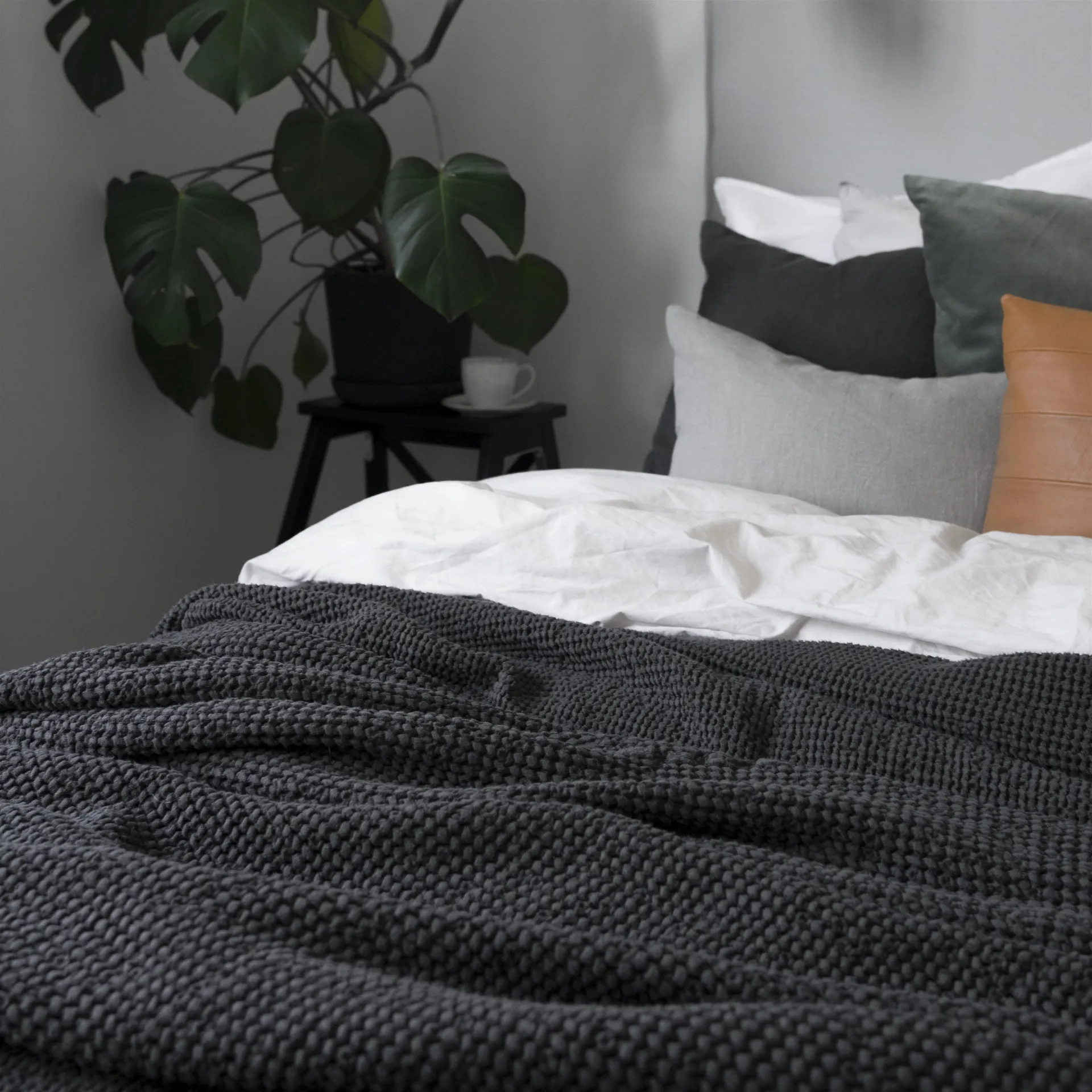 Moss bedsprei 260 x 260 cm., charcoal (grijs) Scandi Living