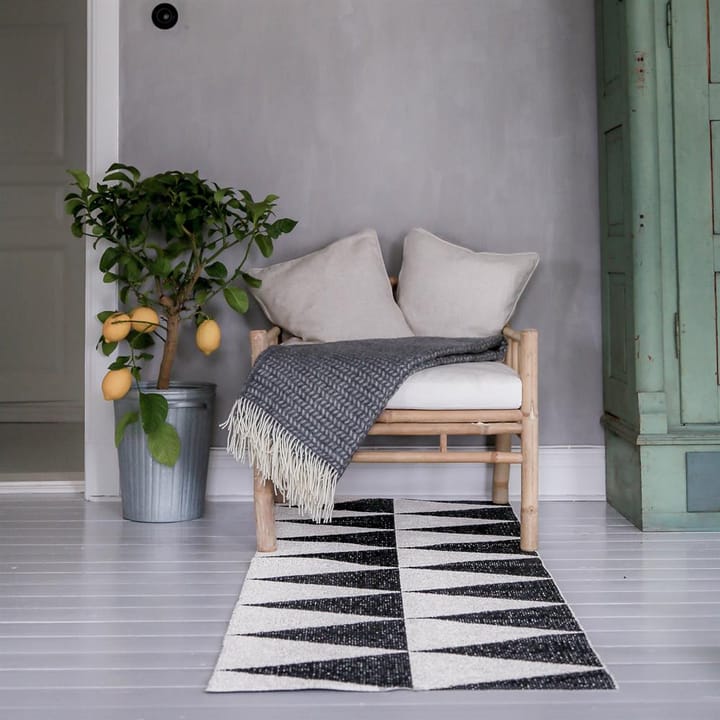 Rime vloerkleed zwart, 70 x 200 cm. Scandi Living