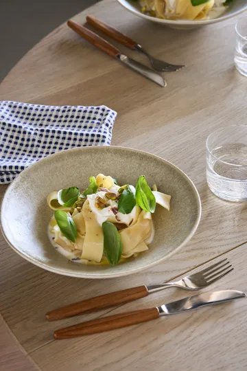 Terra pastabord - Beige steengoed, Ø22,5 cm - Scandi Living