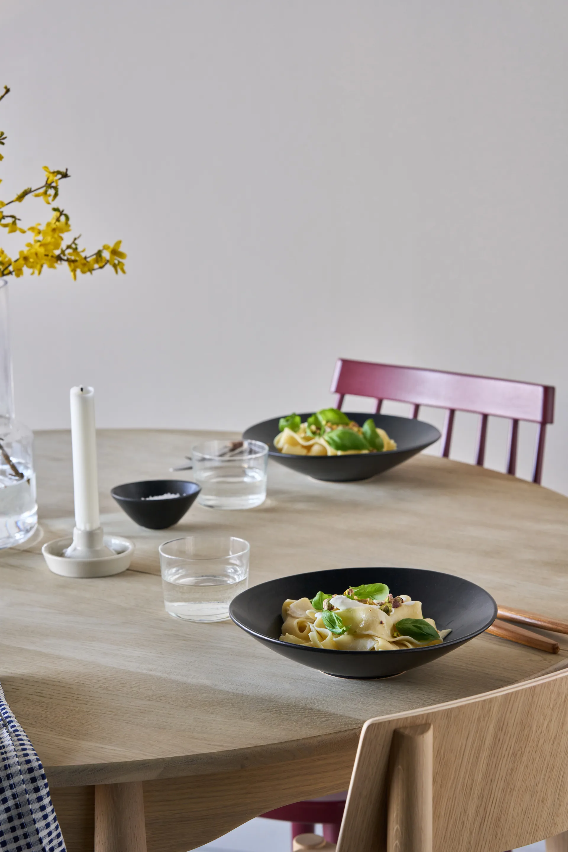 Terra pastabord, Zwart steengoed, Ø22,5 cm Scandi Living