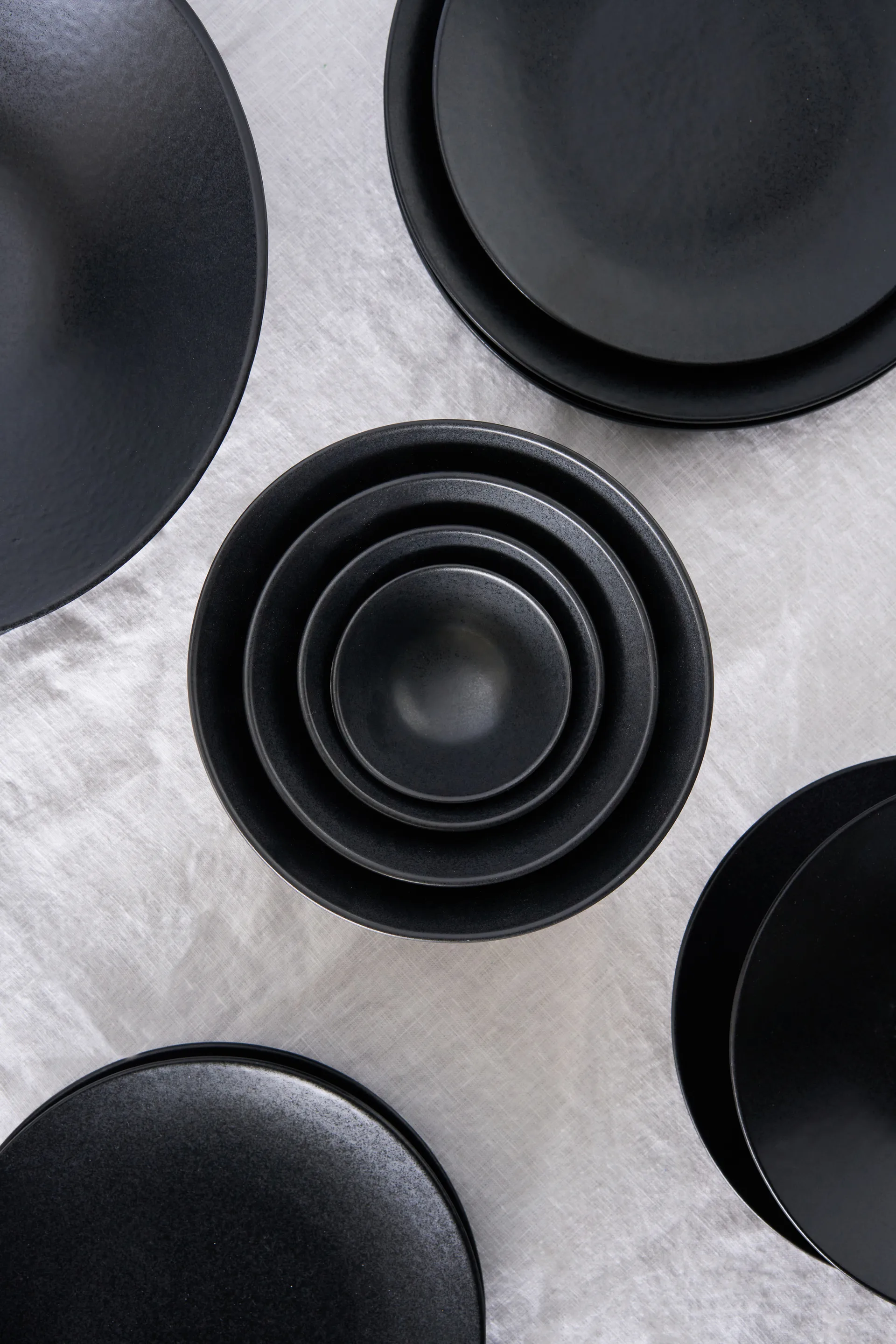 Terra pastabord, Zwart steengoed, Ø22,5 cm Scandi Living