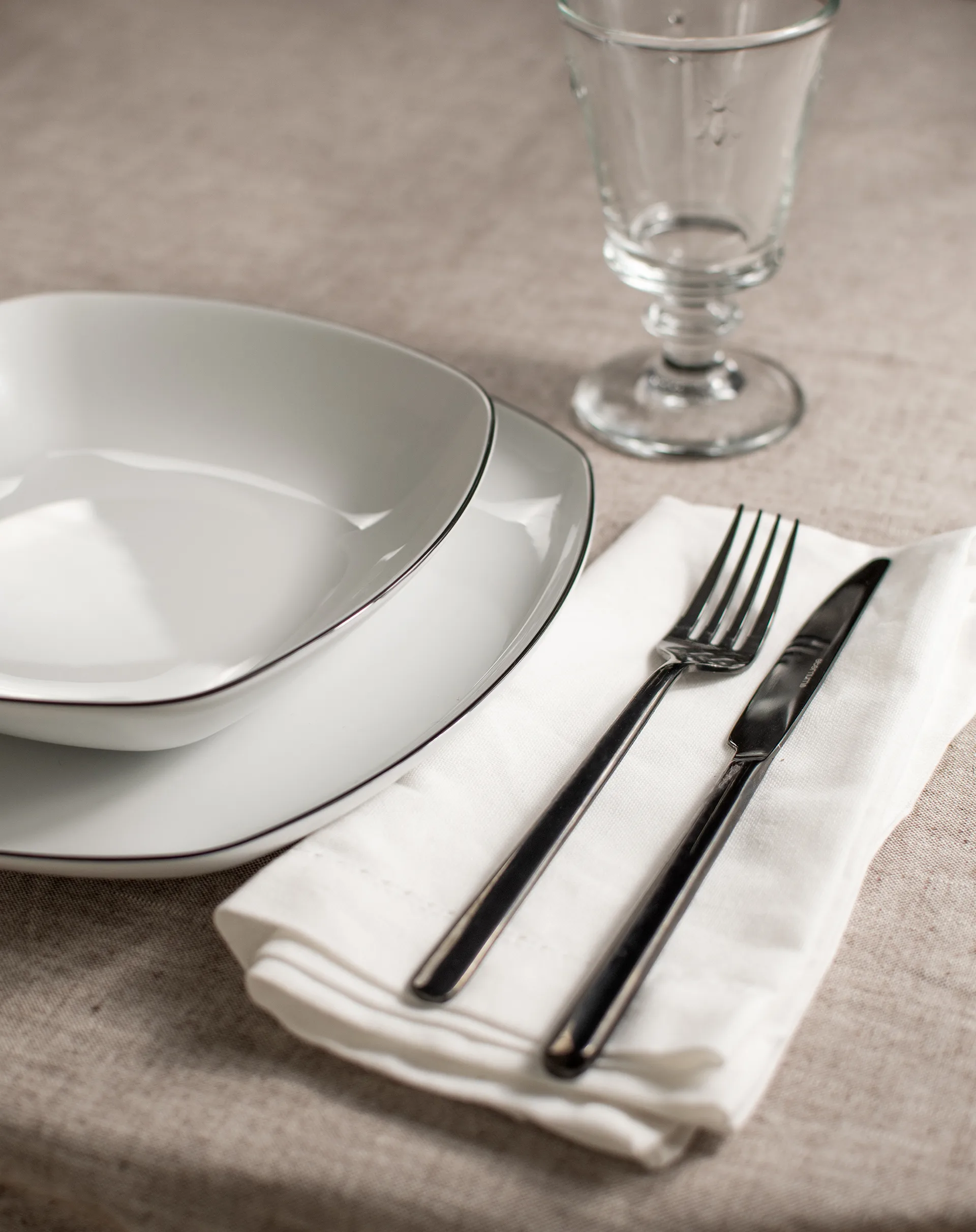 Lido black line serviesset vierkant 12-delig, Wit met zwarte rand Seltmann Weiden