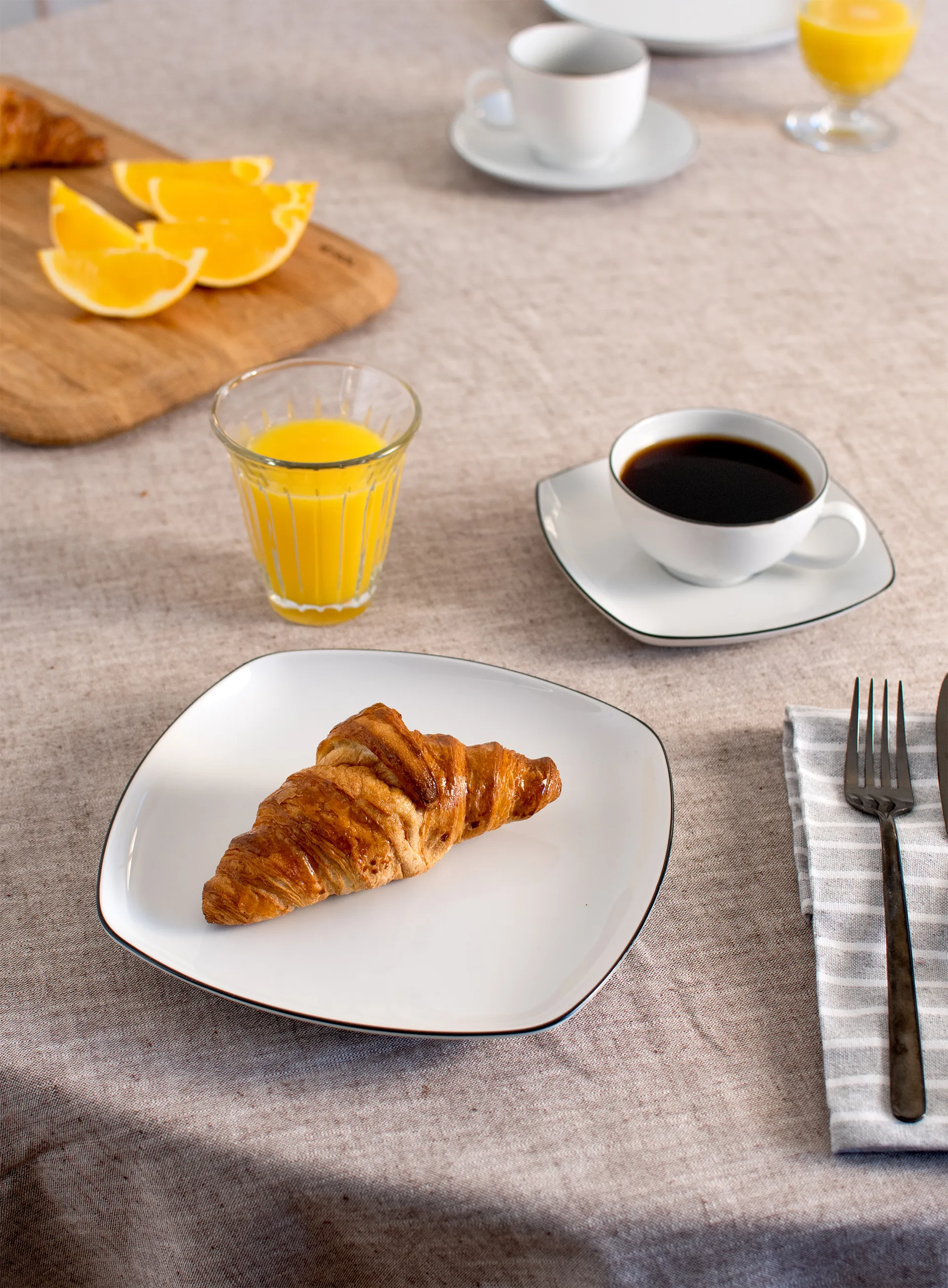 Lido black lines theeservies vierkant 18-delig, Wit met zwarte rand Seltmann Weiden