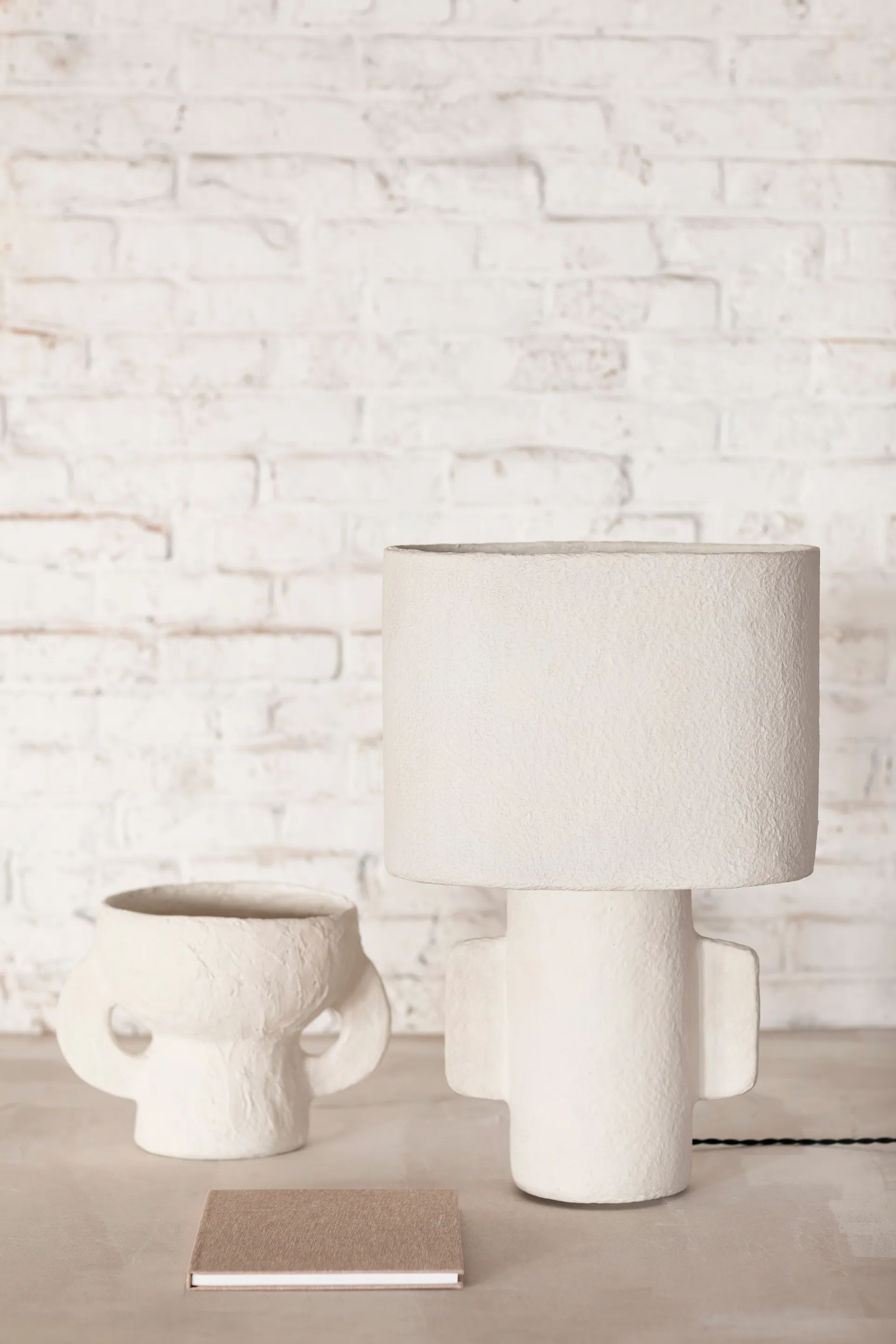 Earth vaas S, White Serax