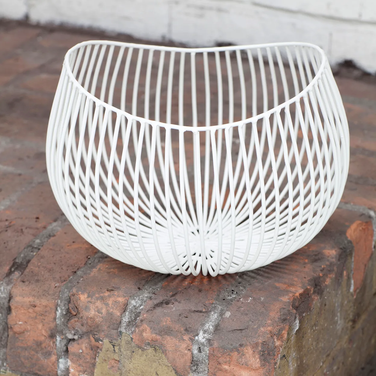 Gio diepe kom, Wit Serax