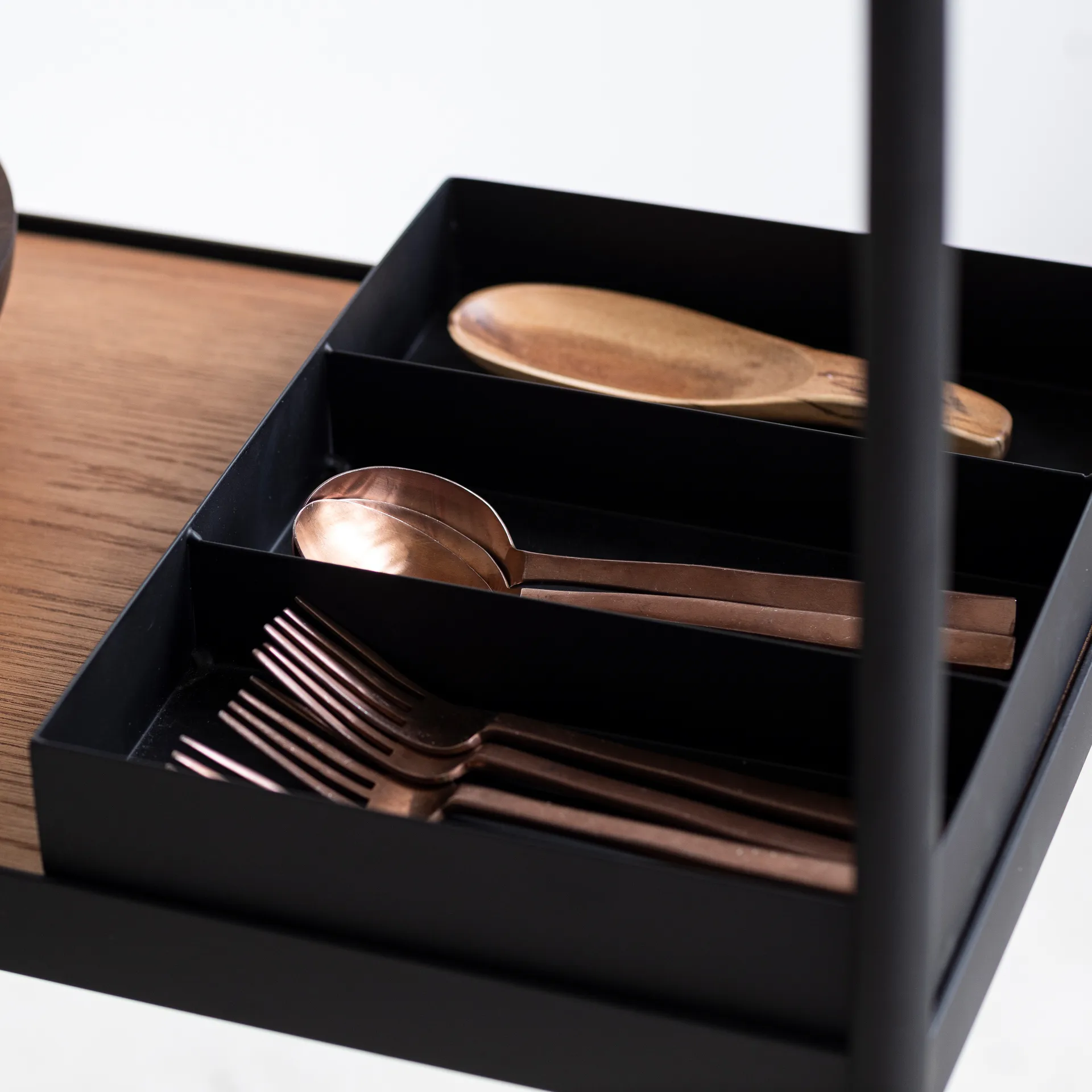 James serveertrolley, Zwart Serax