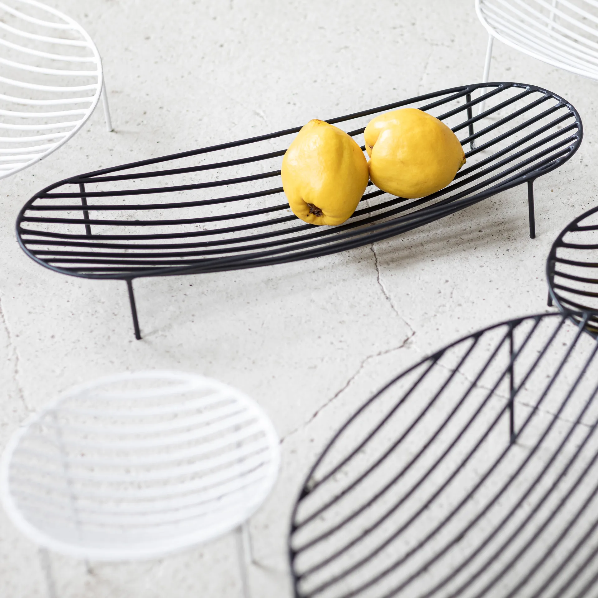 Nana fruitschaal 14,5x45 cm, Zwart Serax