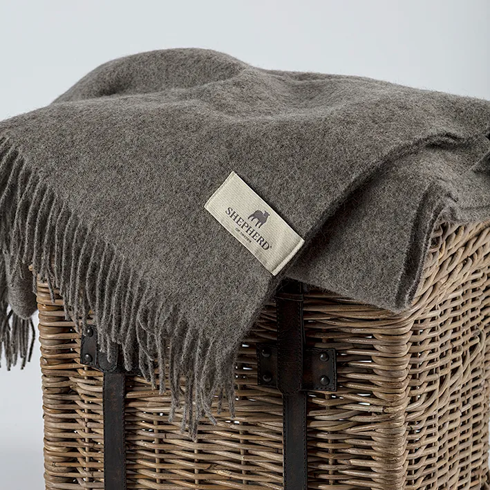 Leia wollen plaid 130x200 cm, Graniet Shepherd of Sweden