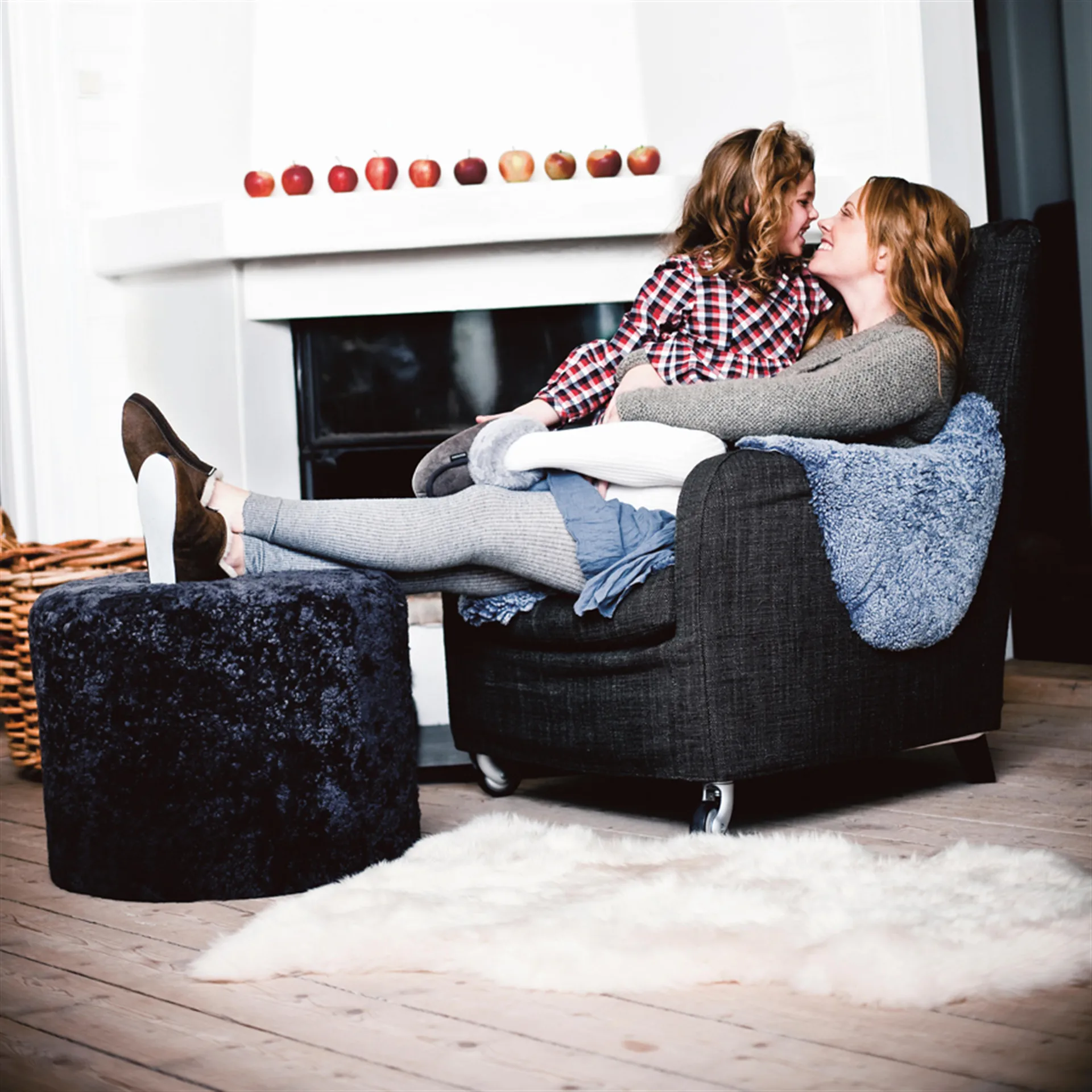 Shepherd poef Frida, zwartgrafiet Shepherd of Sweden