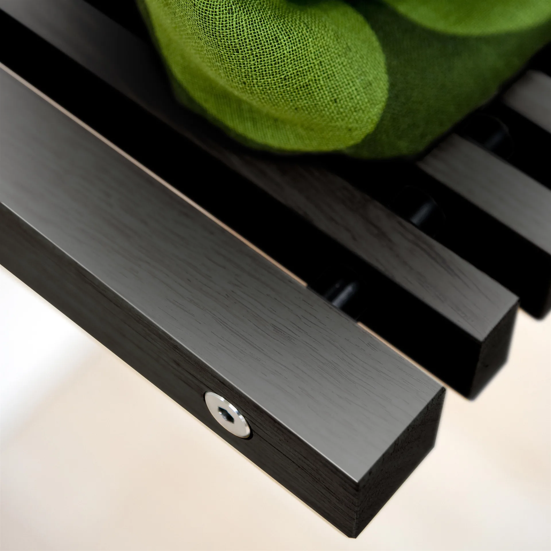 Cutter wandstoel, zwart geschilderd eikenhout Skagerak