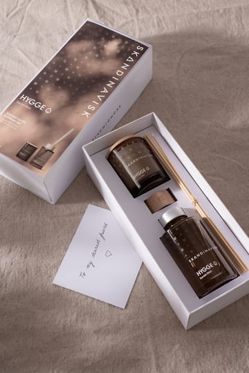HYGGE geurkaars & geurstaafjes - 65 g + 100 ml - Skandinavisk