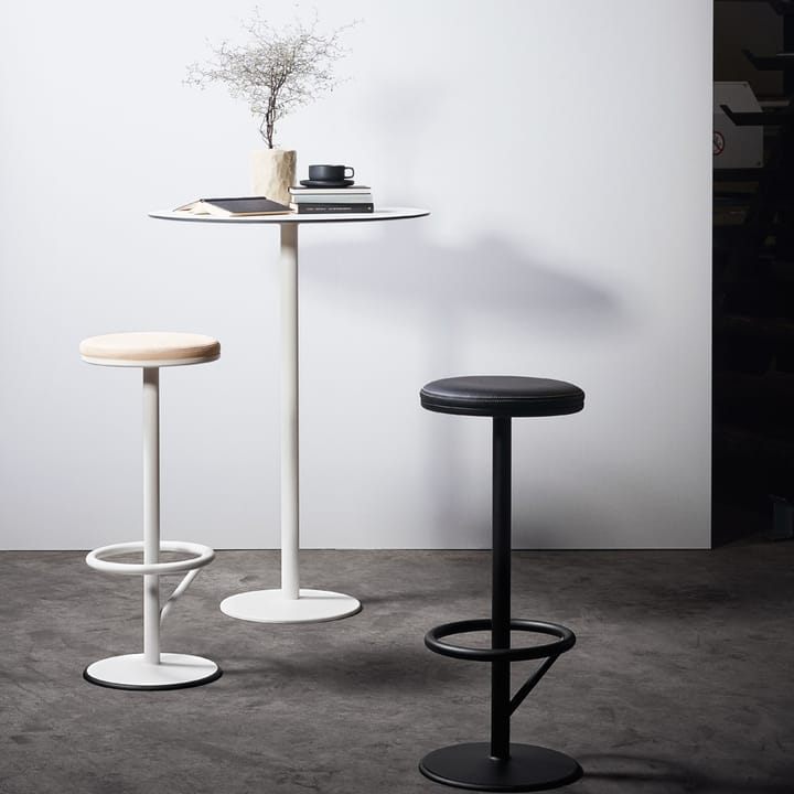 Orbit barkruk hoog, witte lak mat, lichtbruin leer SMD Design