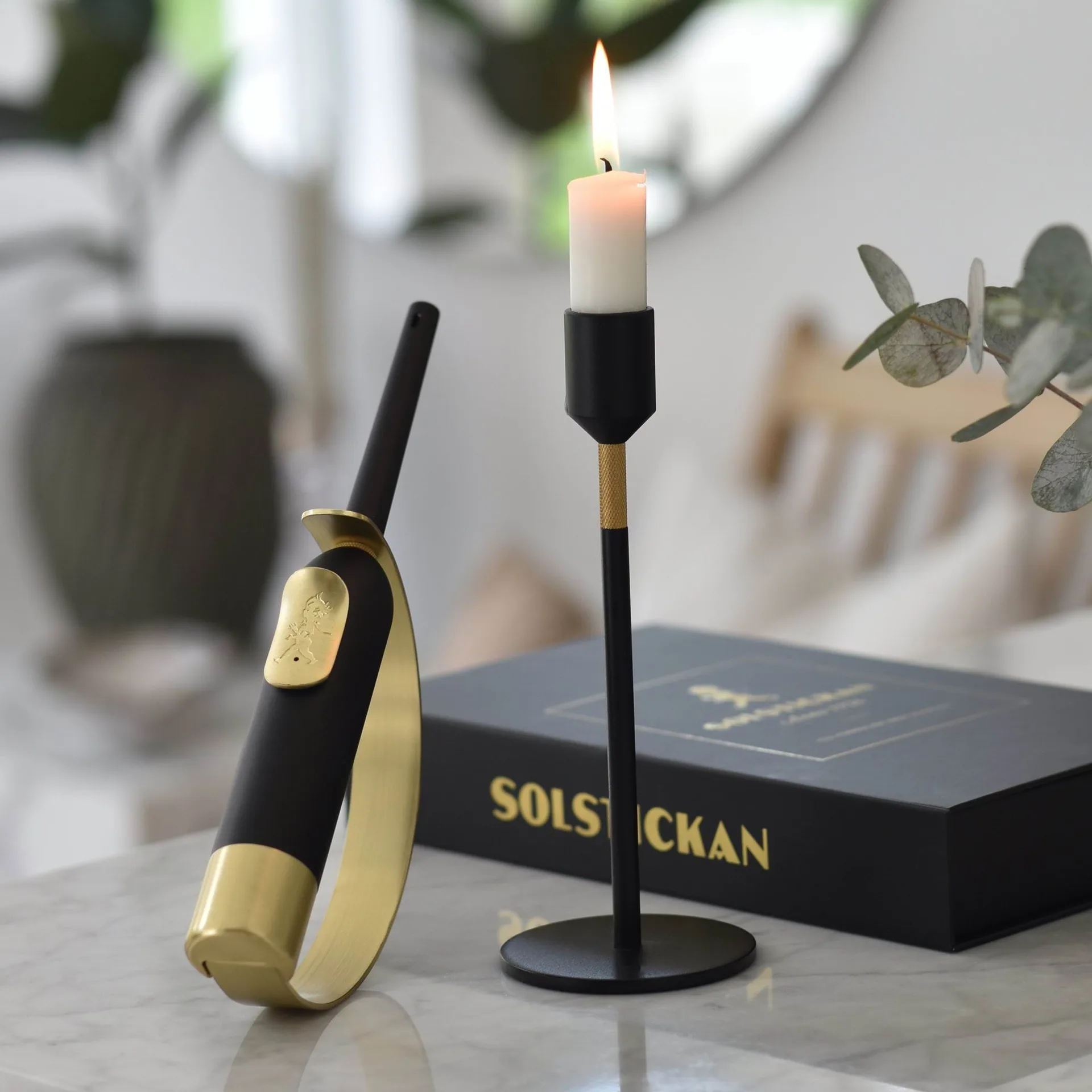Solstickan aansteker met vuurstraal, Zwart-messing Solstickan Design