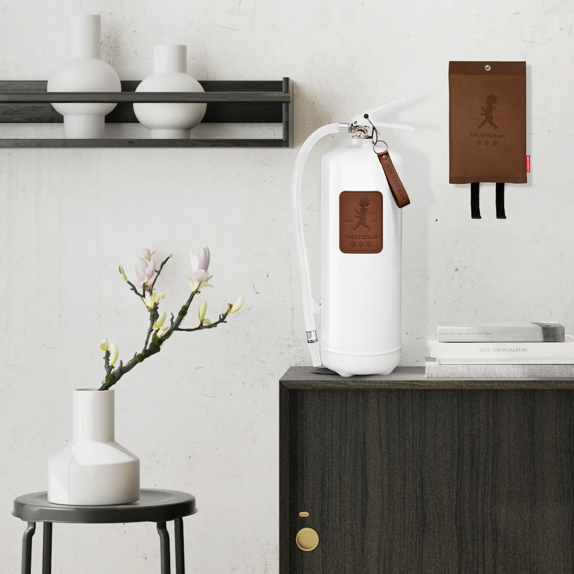 Solstickan brandblusser 6 kg, Wit-donkerbruin leer Solstickan Design