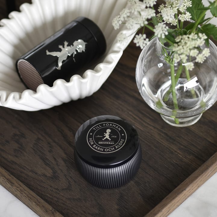 Solstickan cadeaubox geurkaarsen + luciferdoosje, Zwarte geurkaars cederhout Solstickan Design