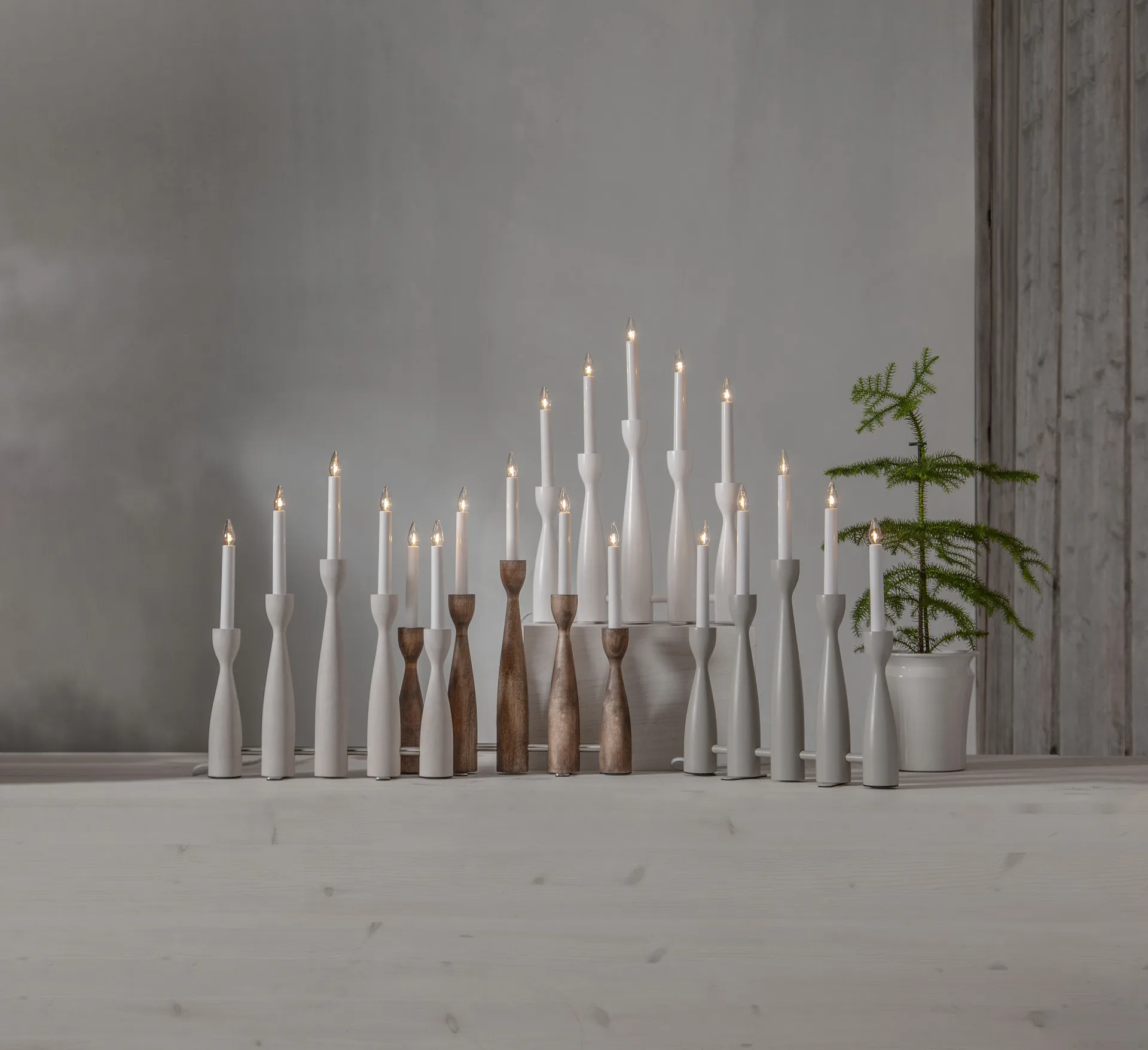 Midja 2.0 adventskandelaar, Witte beits Star Trading