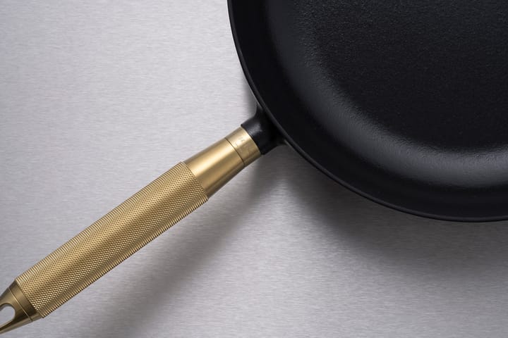 Buster & Punch koekenpan gietijzer zwart Ø28 cm, Messinghandgreep STAUB