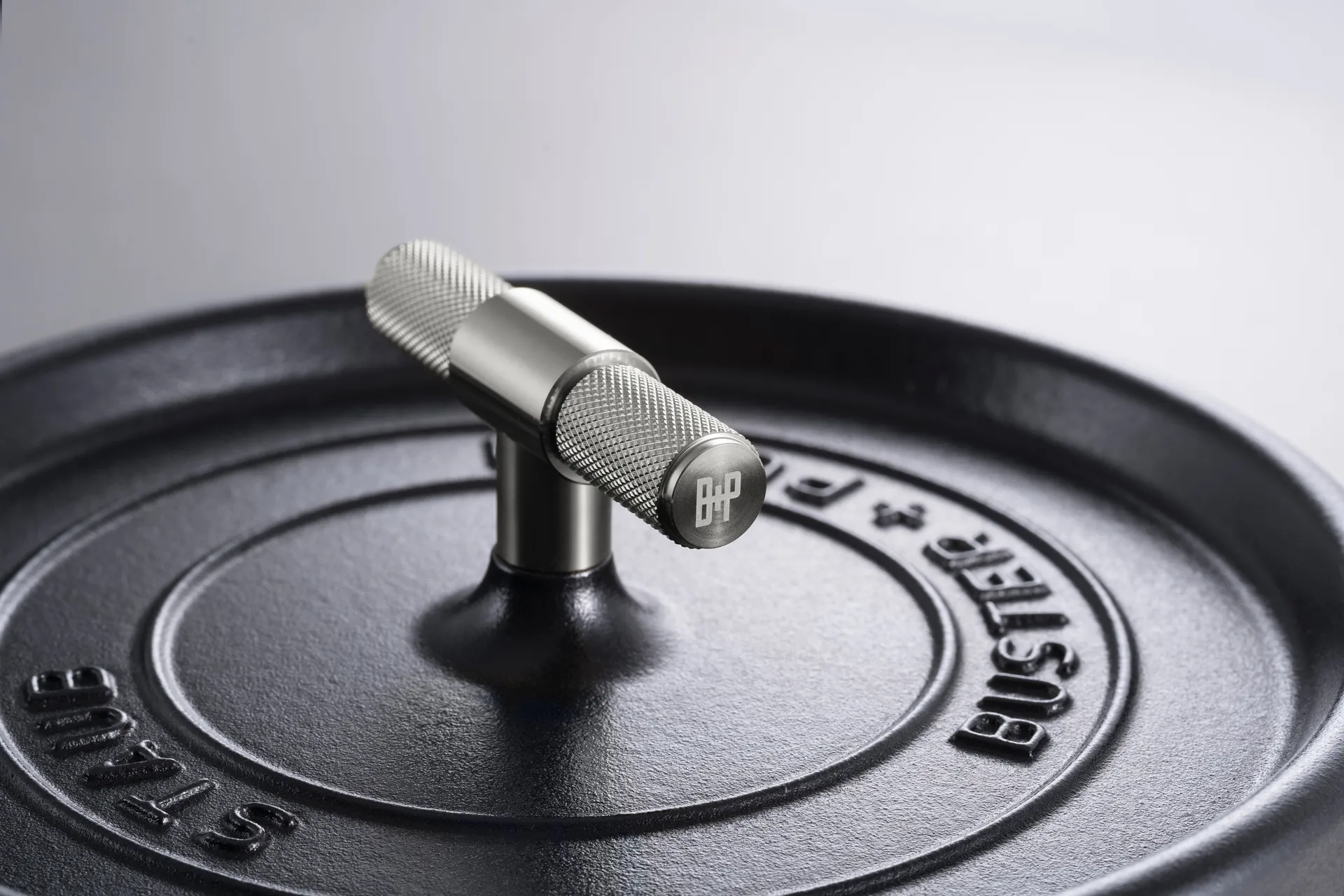 Buster & Punch T-vormige knop 8 cm, Roestvrij staal STAUB