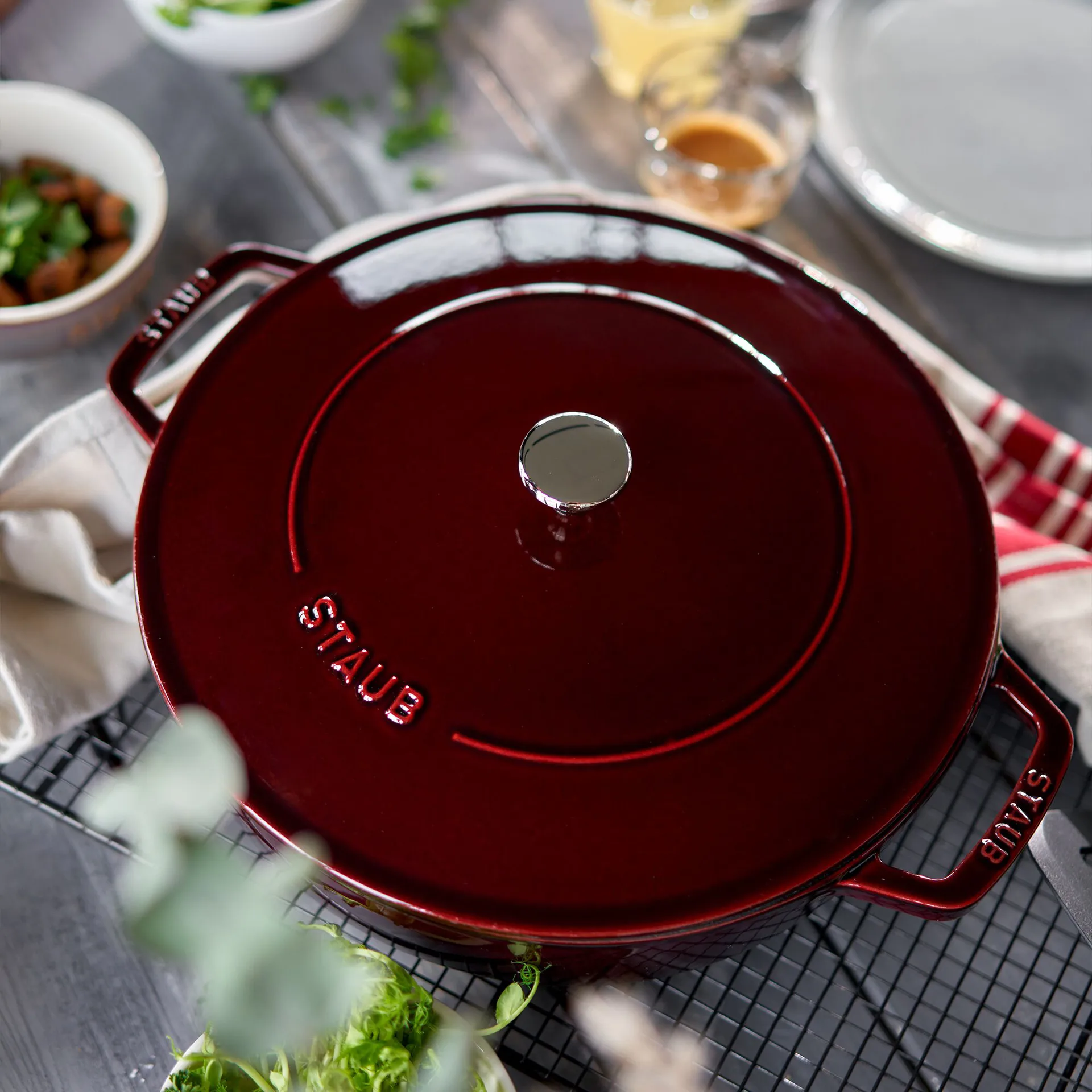 Staub Chistera braadpan gietijzer Ø24 cm, Granaatrood STAUB