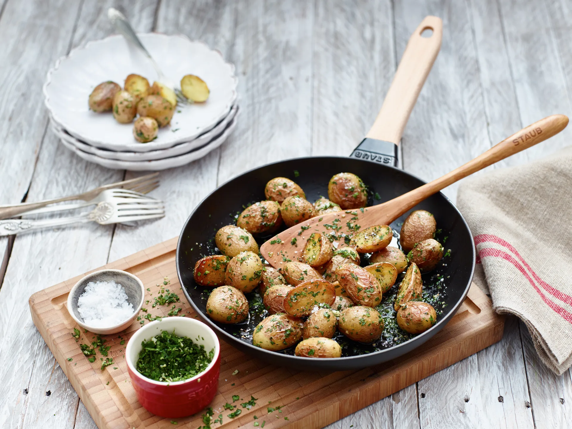 Staub gietijzeren koekenpan zwart licht houten handvat, Ø20 cm STAUB