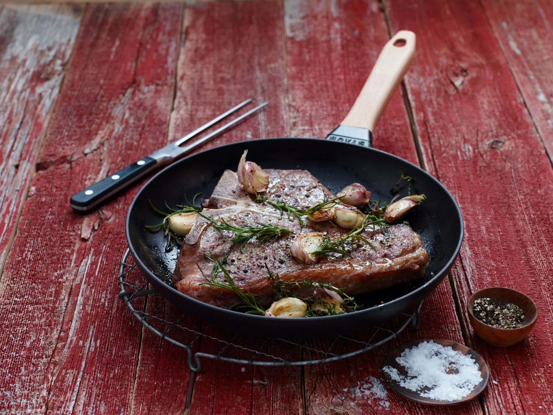 Staub gietijzeren koekenpan zwart licht houten handvat, Ø28 cm STAUB