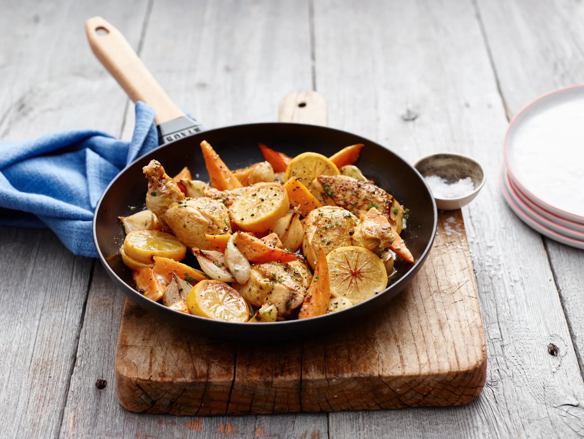 Staub gietijzeren koekenpan zwart licht houten handvat, Ø28 cm STAUB