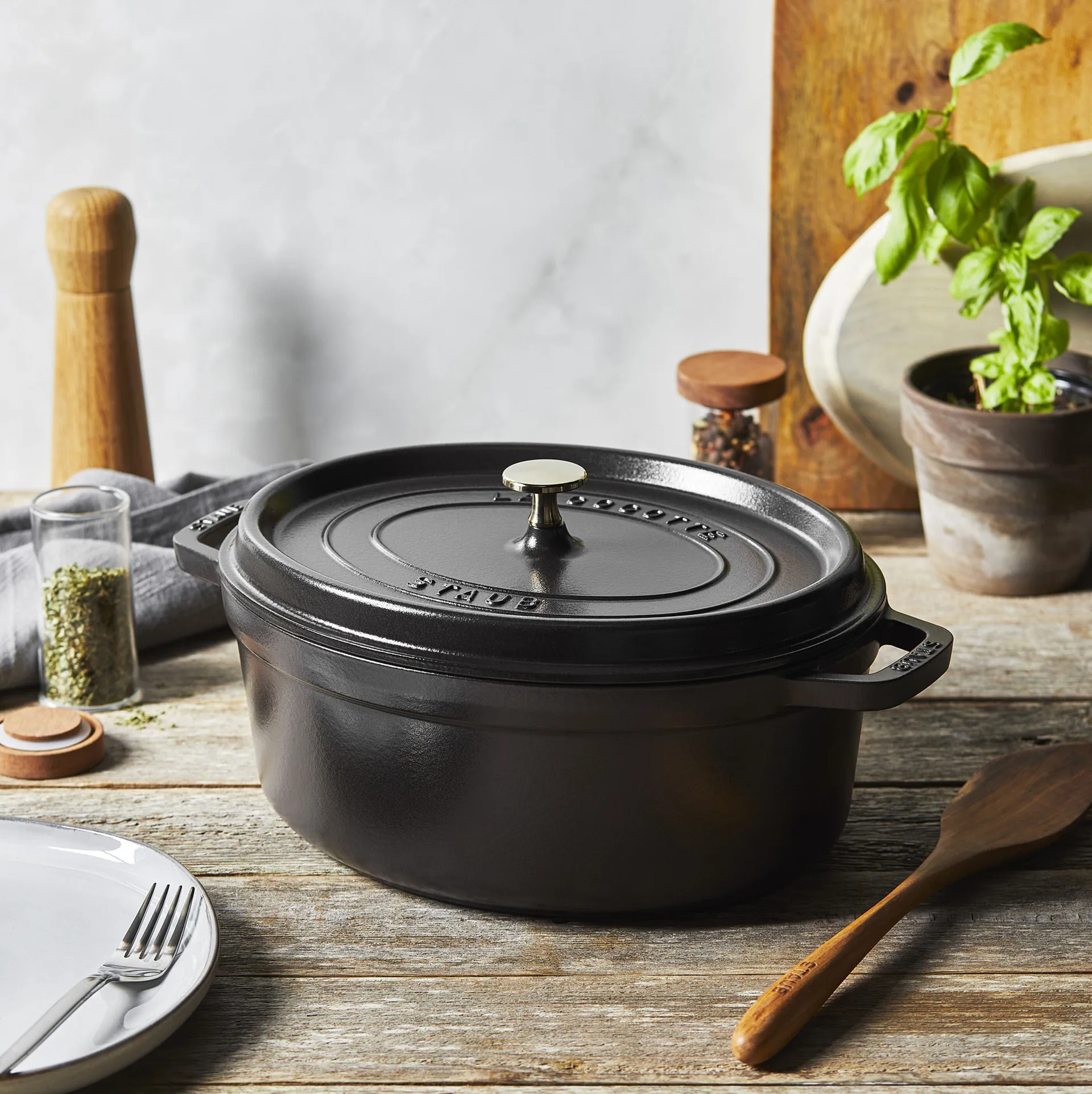 Staub La Cocotte ovale pan gietijzer 2,35 L, Zwart STAUB
