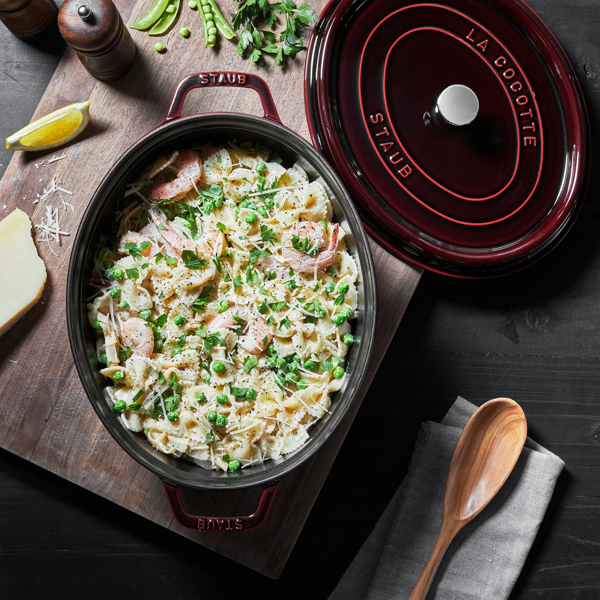 Staub La Cocotte ovale pan gietijzer 4,2 L, Granaatrood STAUB