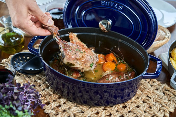Staub La Cocotte ovale pan gietijzer 5,5 L, Donkerblauw STAUB
