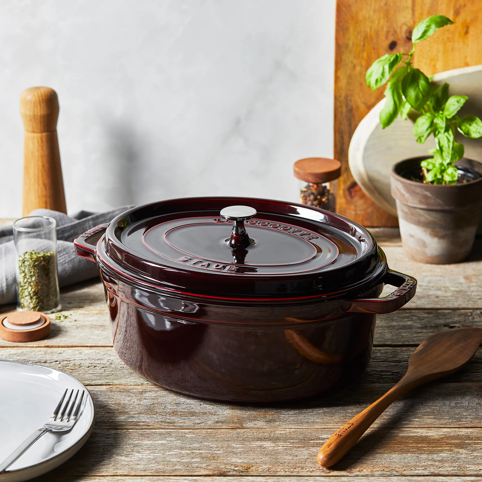 Staub La Cocotte ovale pan gietijzer 5,5 L, Granaatrood STAUB