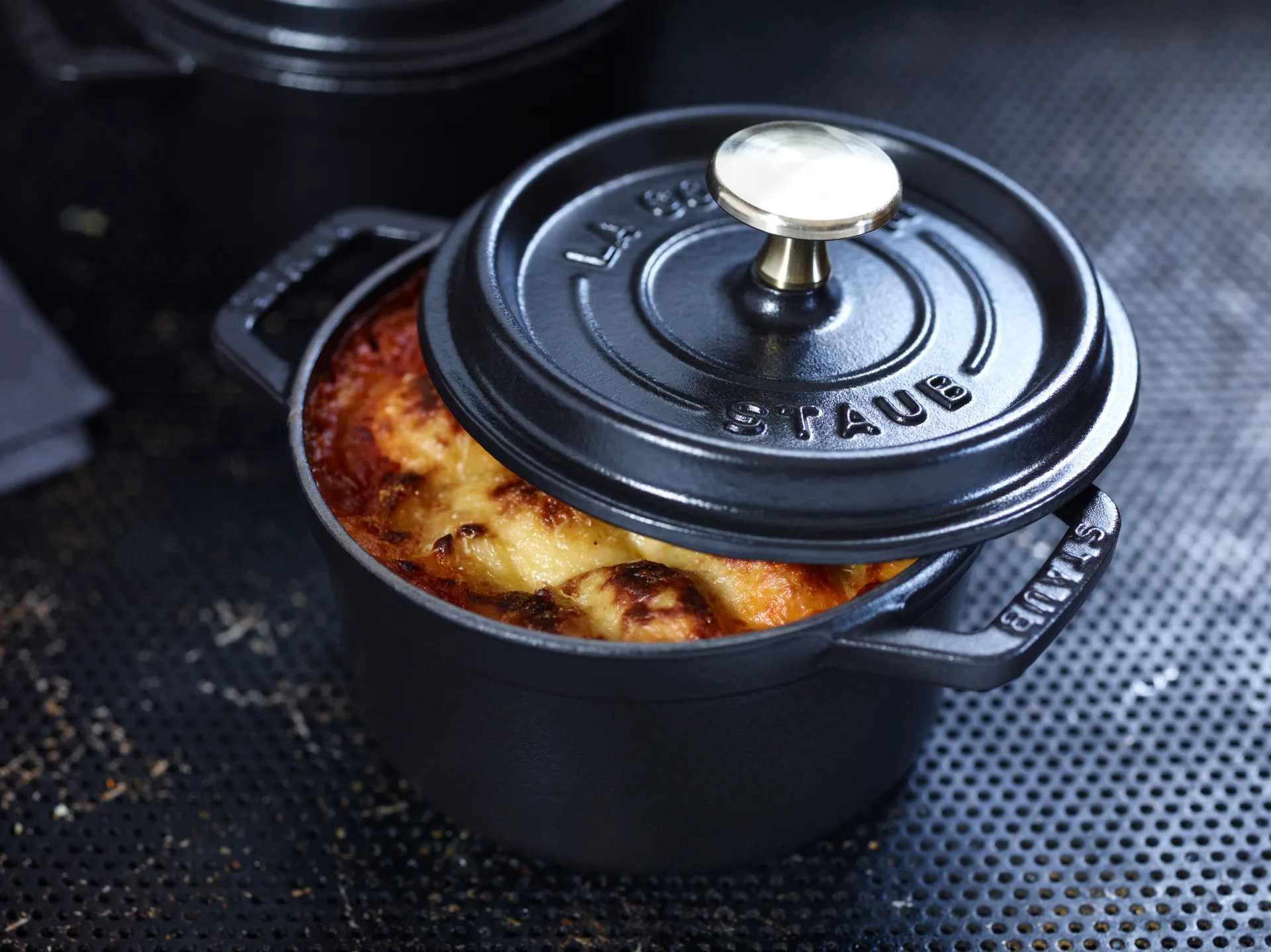 Staub La Cocotte ronde pan gietijzer 0,8 L, Zwart STAUB