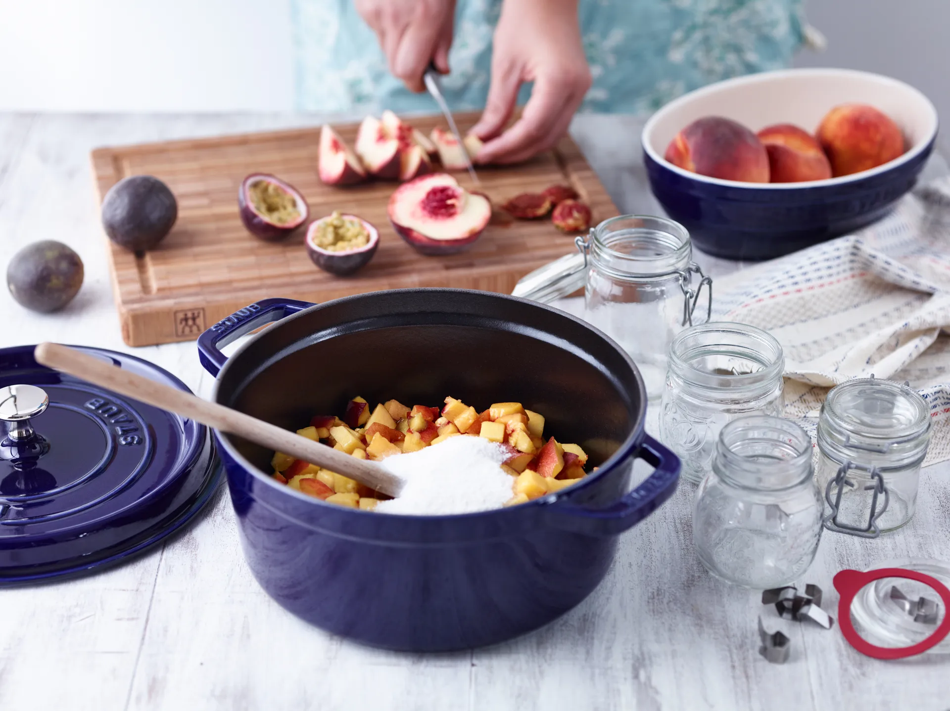 Staub La Cocotte ronde pan gietijzer 2,6 L, Donkerblauw STAUB
